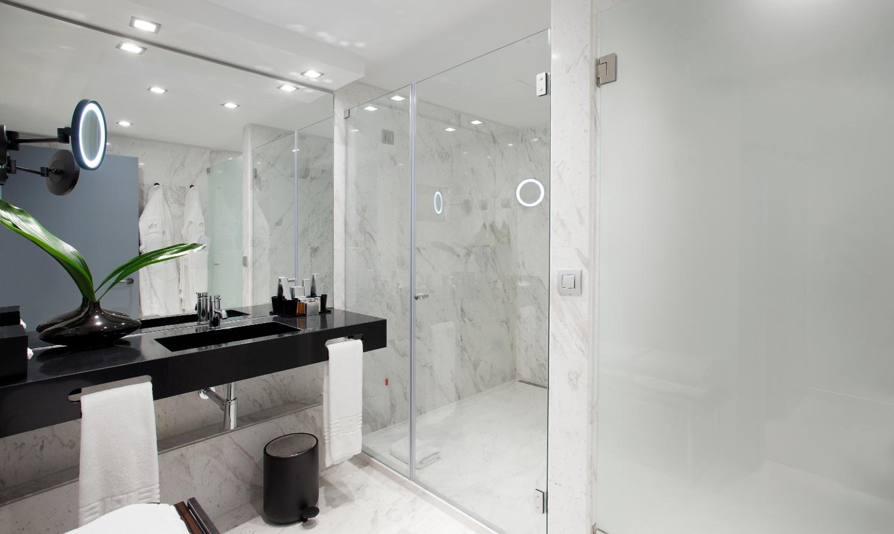 Family Suite (2 Adults + 2 Children) - Photo 8