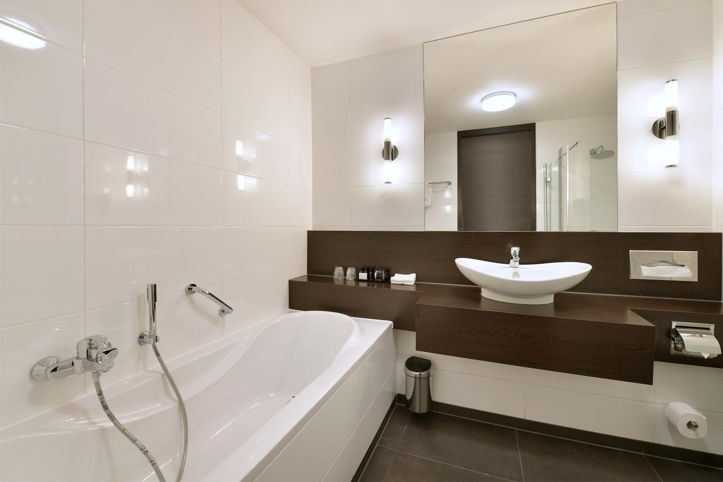 Comfort Room - Photo 2