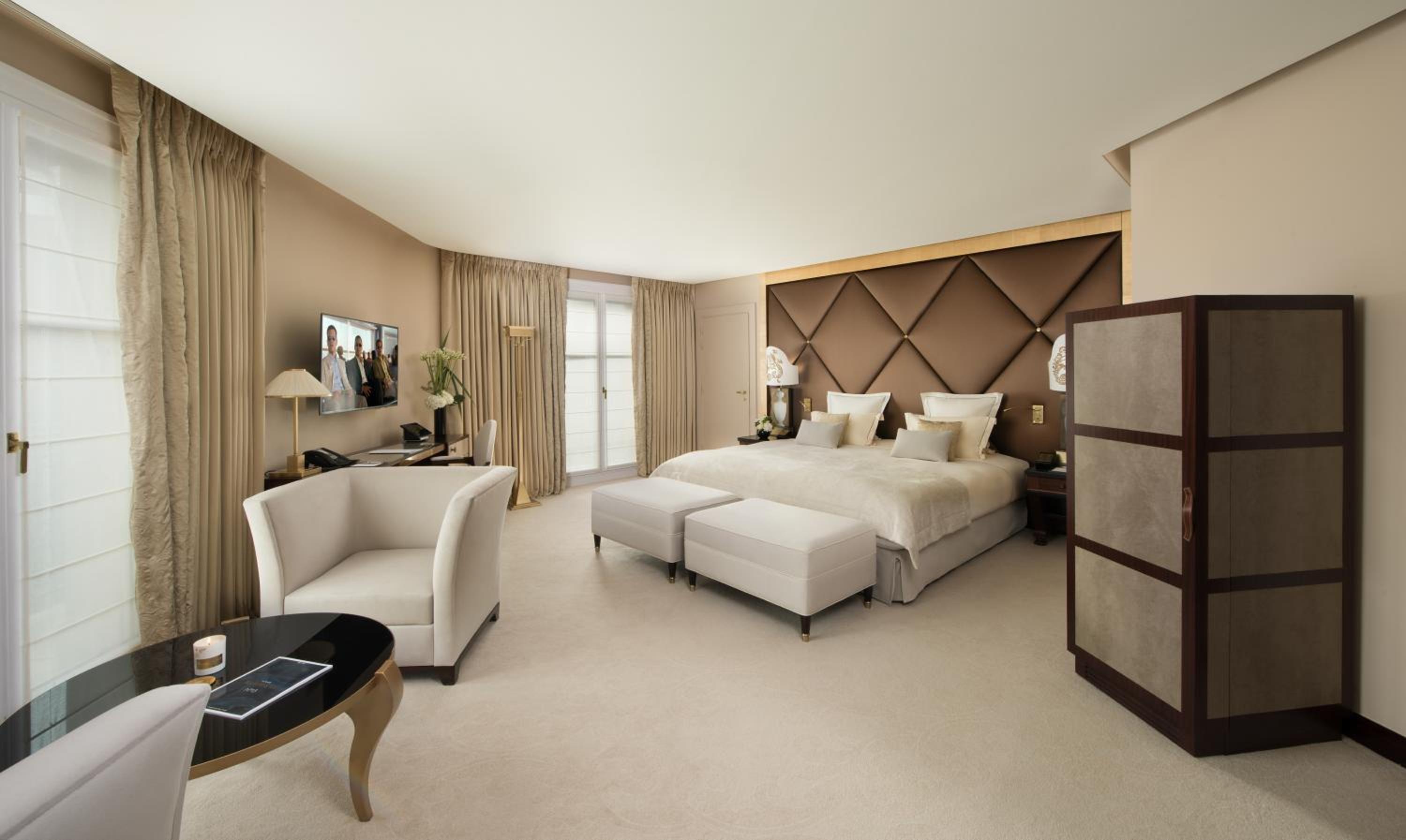Deluxe Junior Suite photo 3