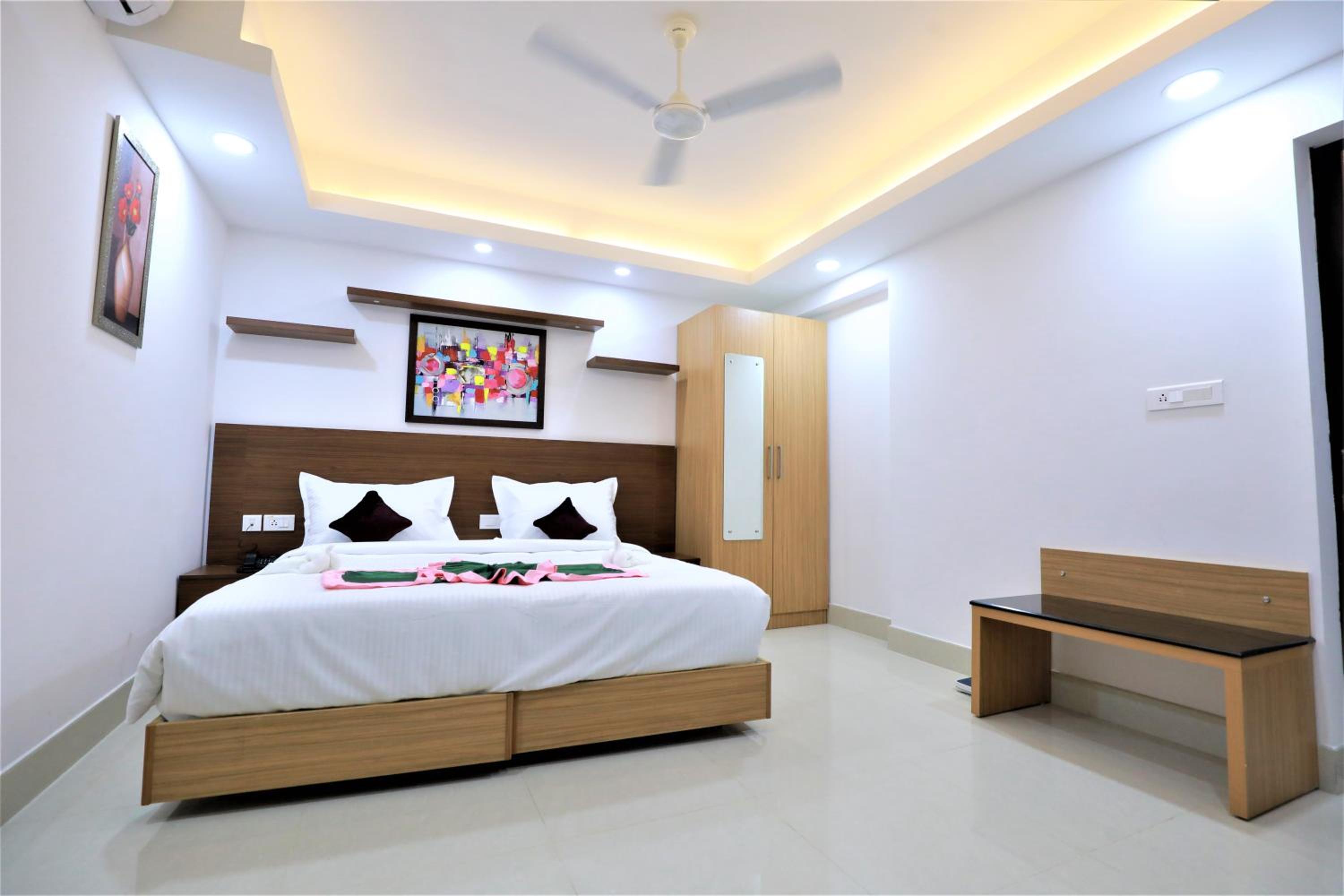 Queen Room - Photo 8