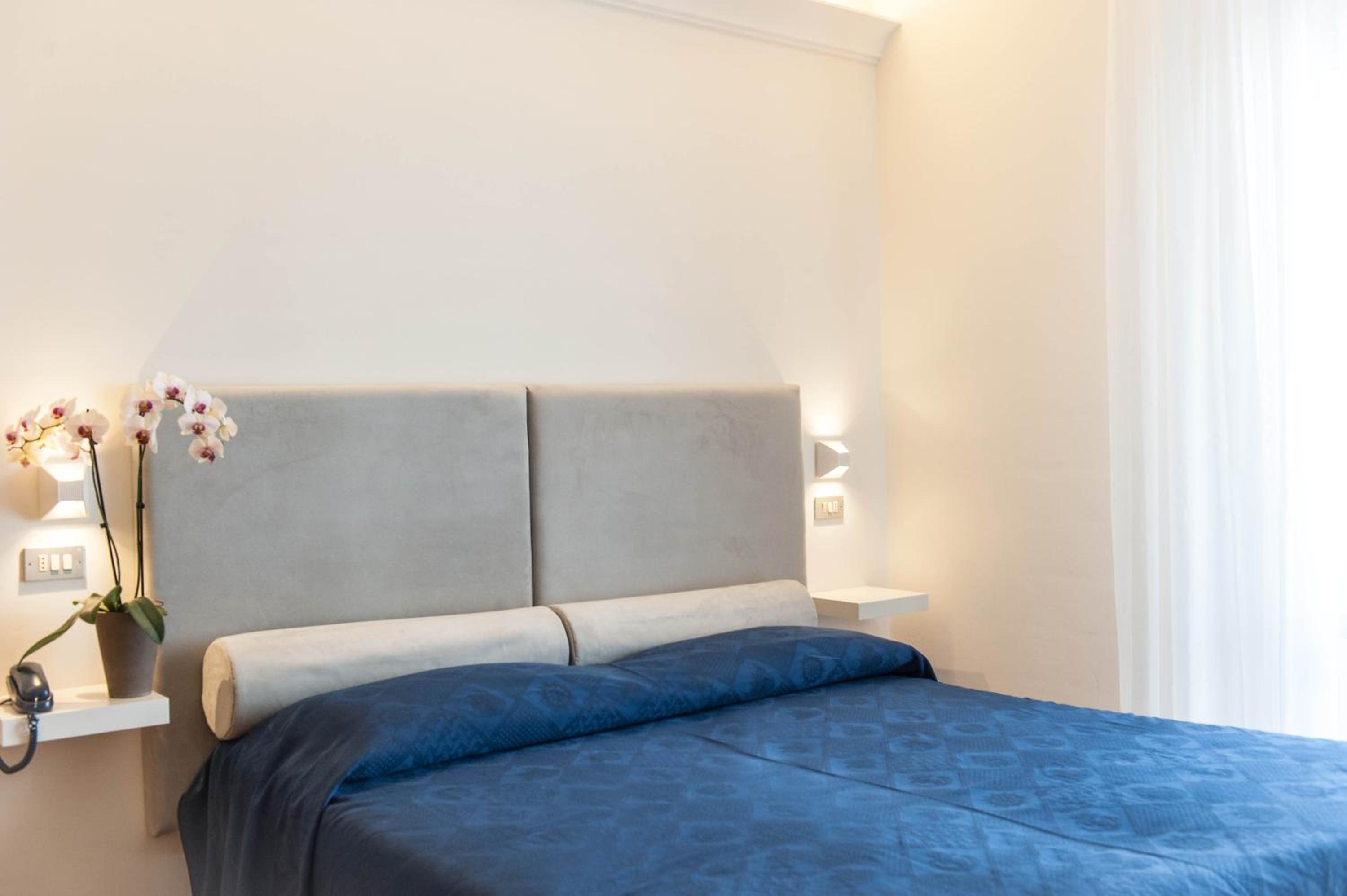 Double Room with Balcony - Photo 13