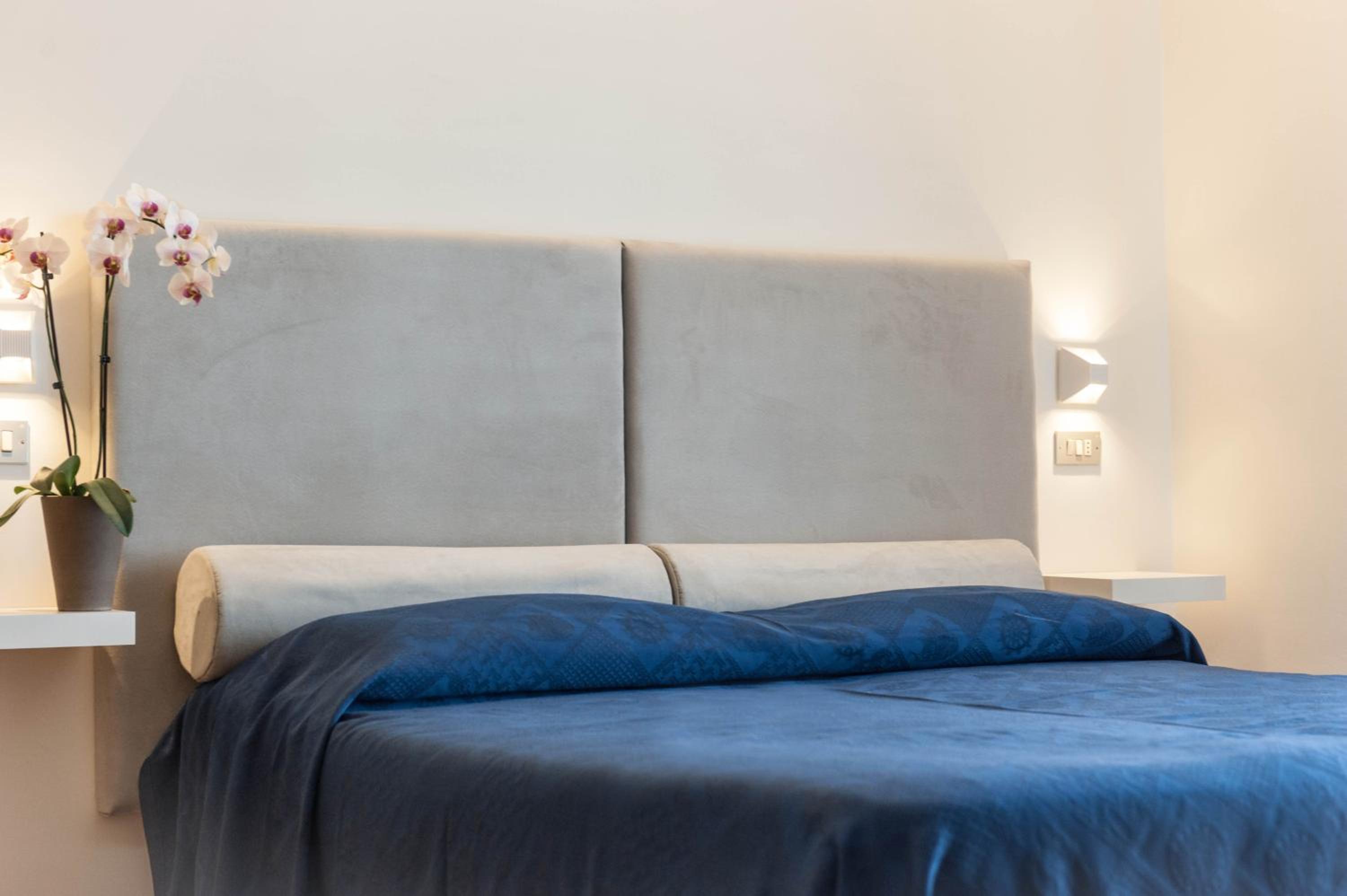 Triple Room with Balcony - Photo 10