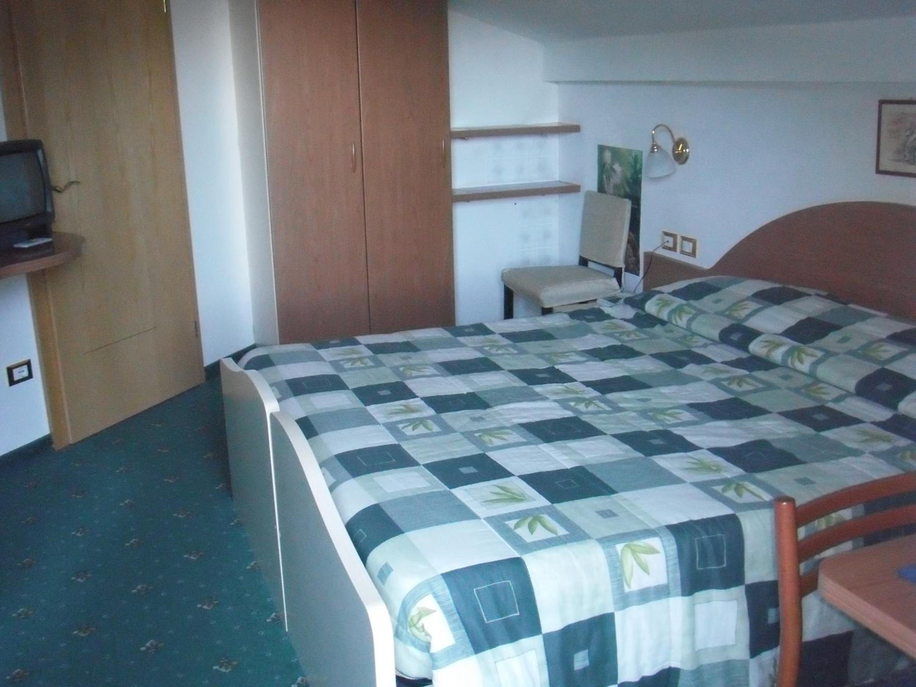Double Room with Balcony - Photo 2