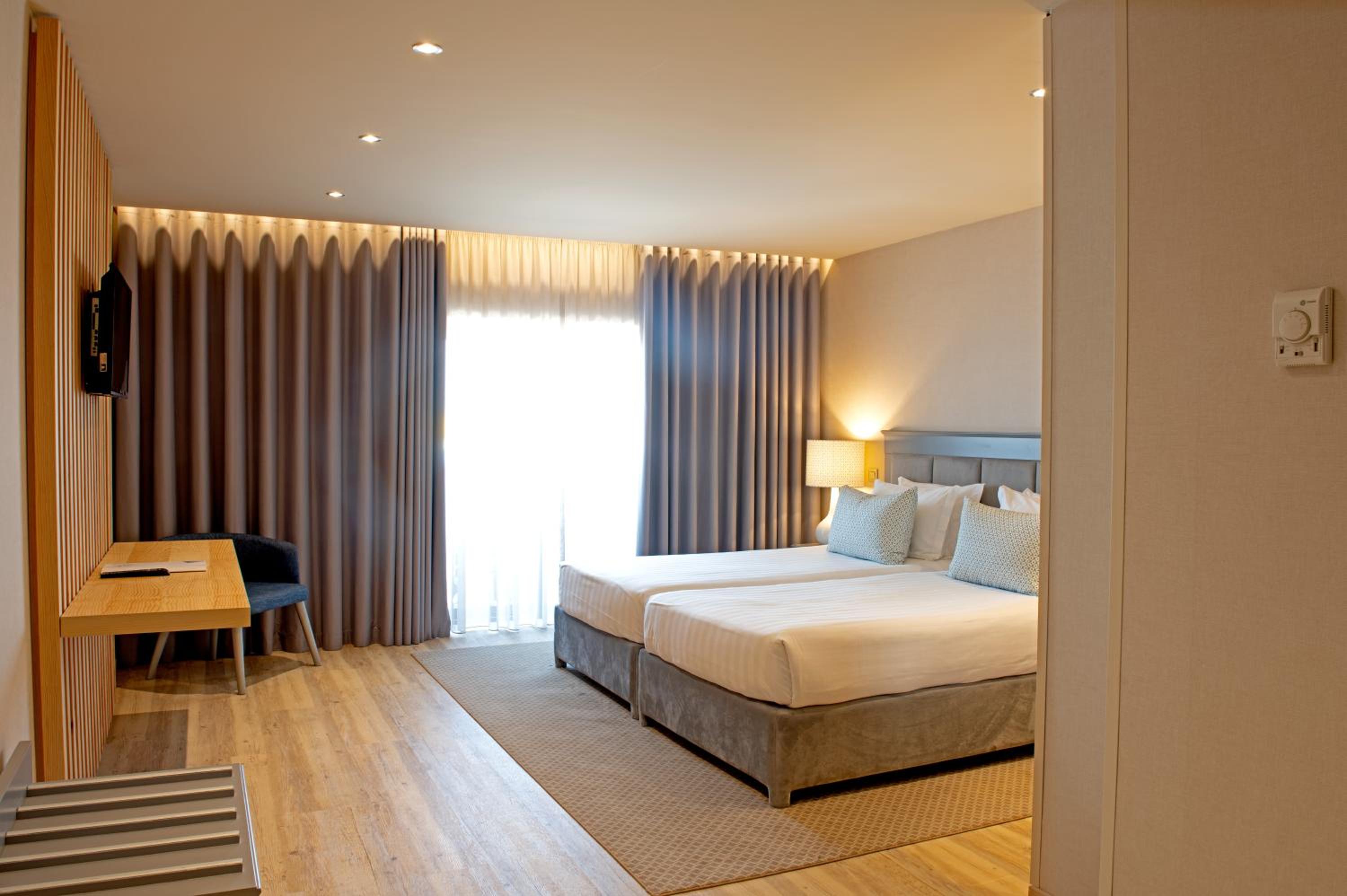 Double or Twin Room with Lateral Sea View