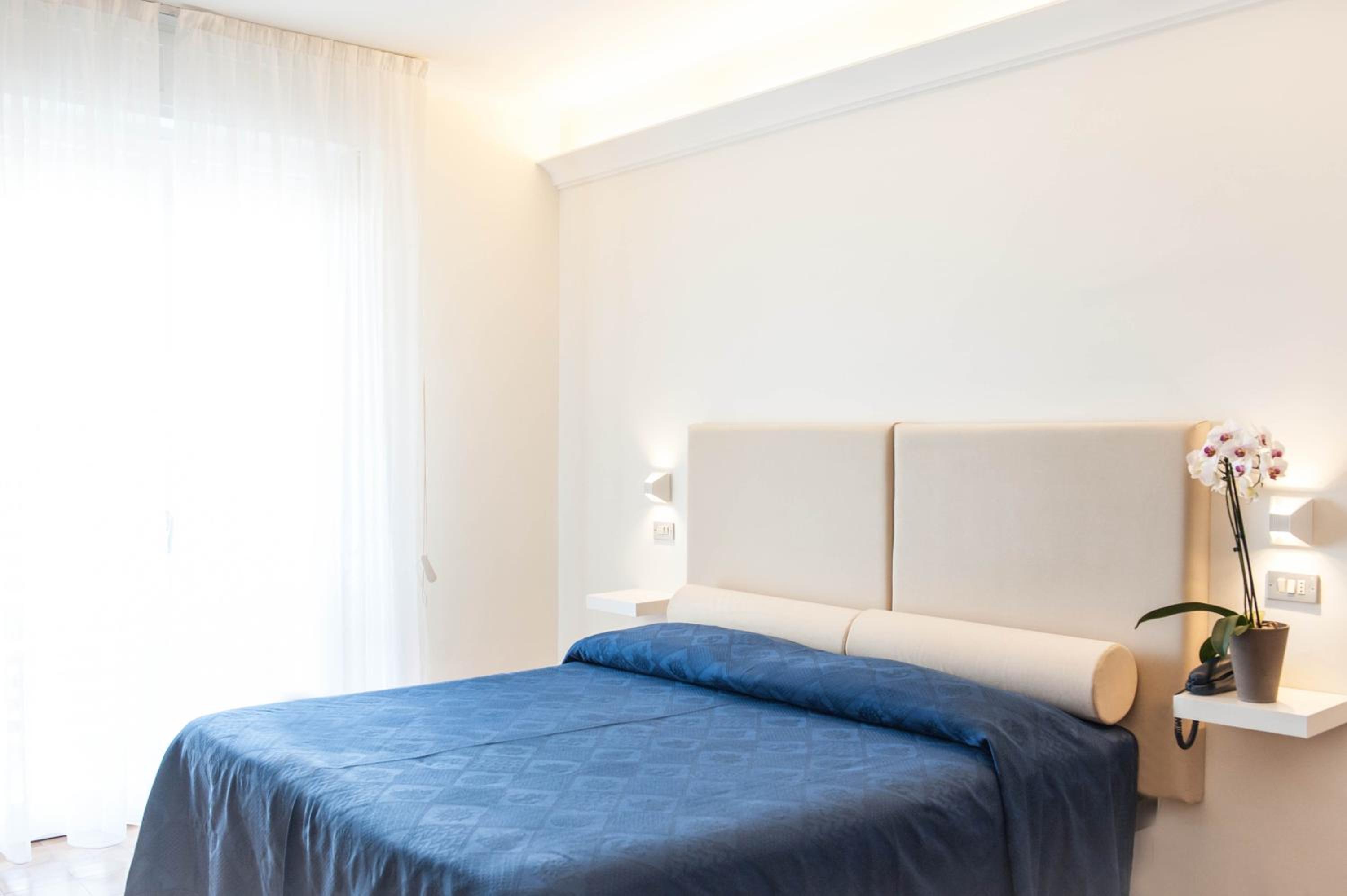 Double or Twin Room with Sea View - Photo 29