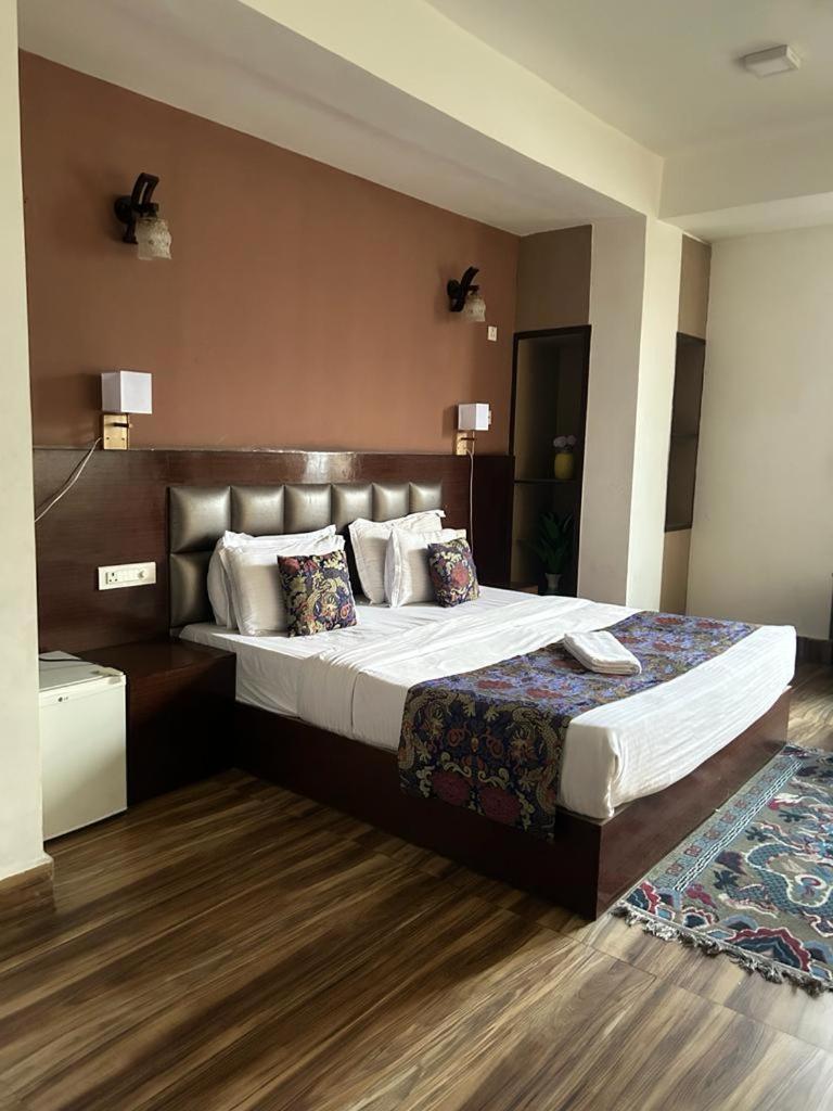 Deluxe King Room photo 1