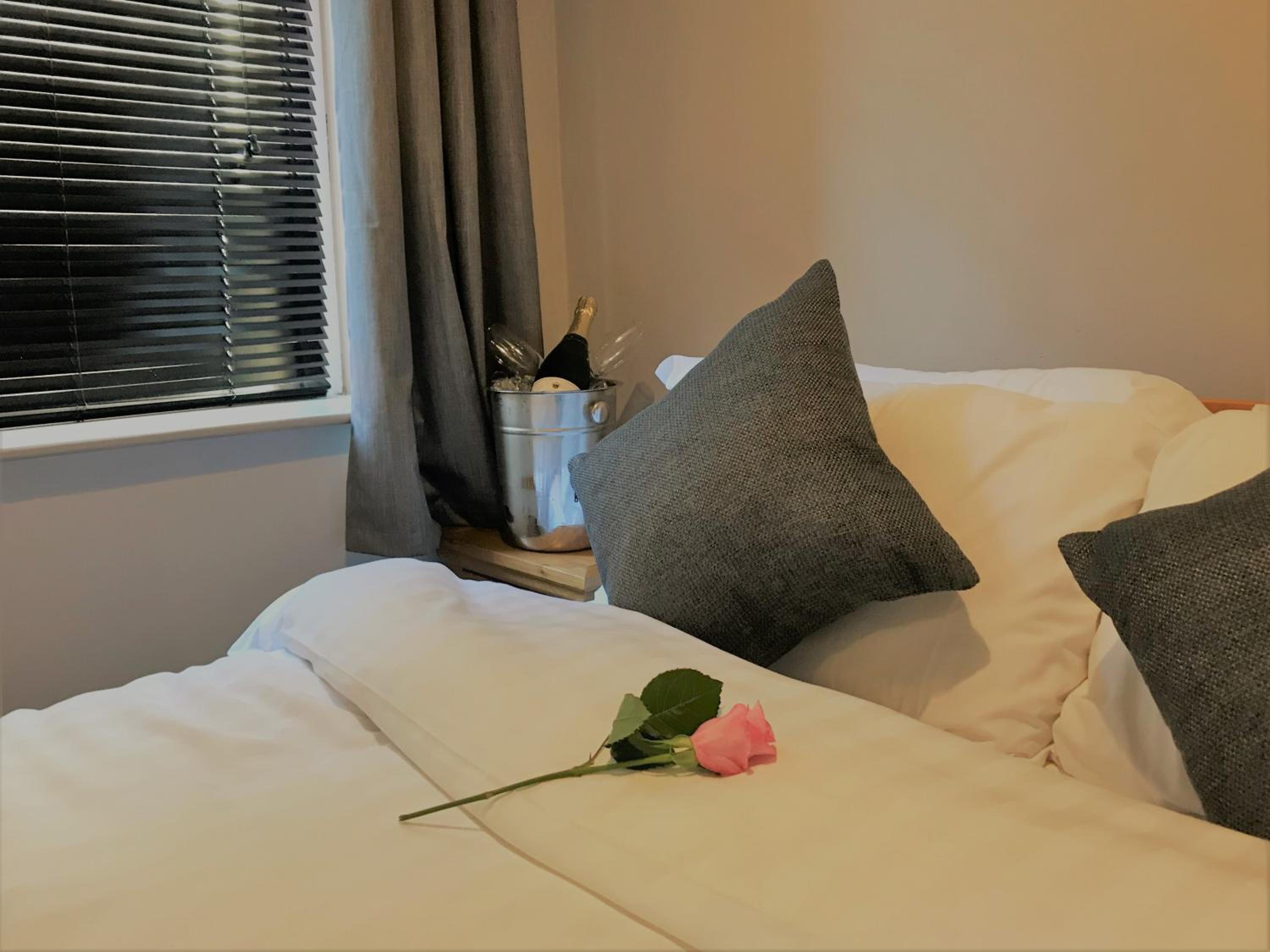 Apartment with Shower - Photo 1