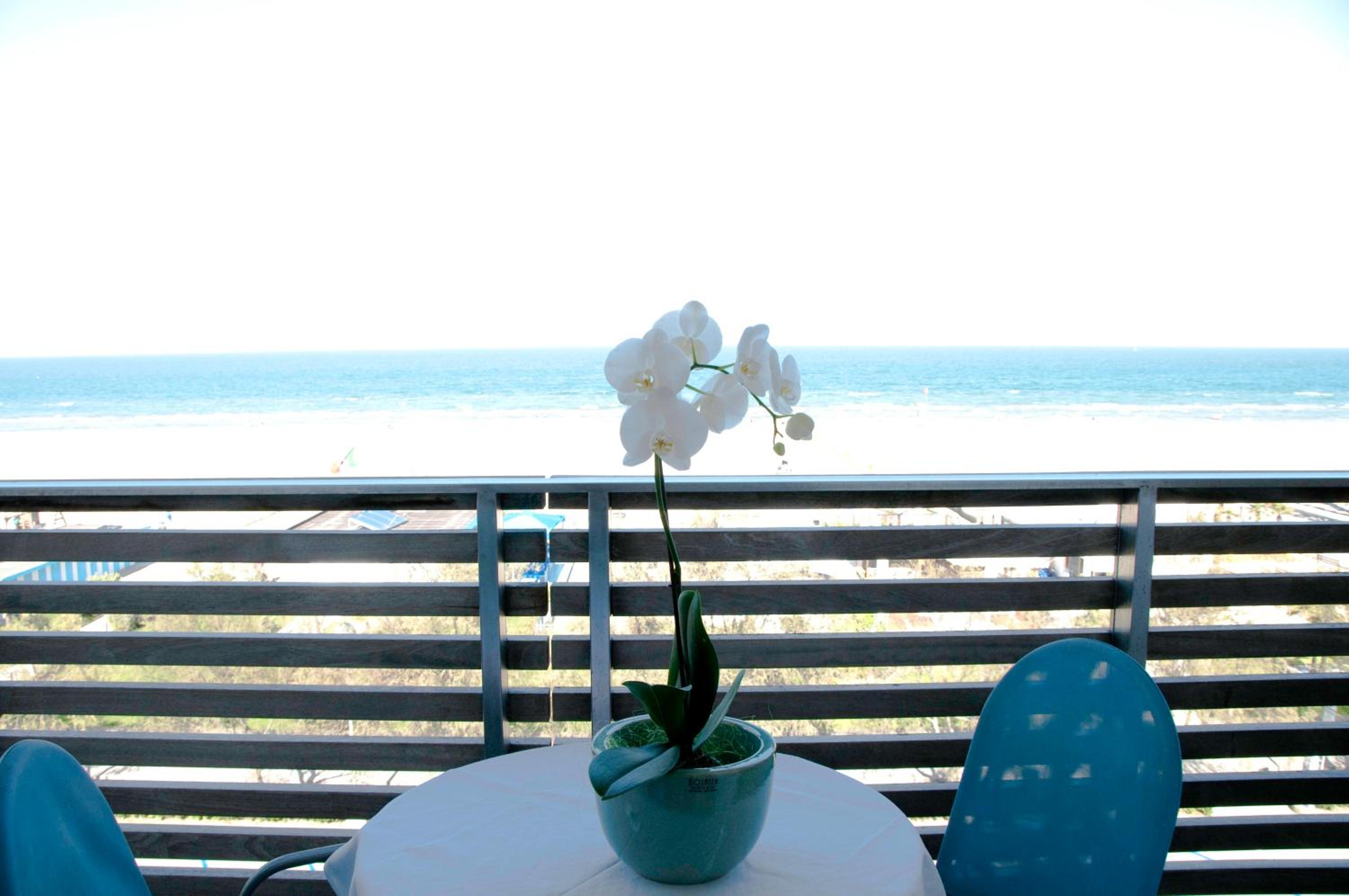 Double or Twin Room with Sea View - Photo 22
