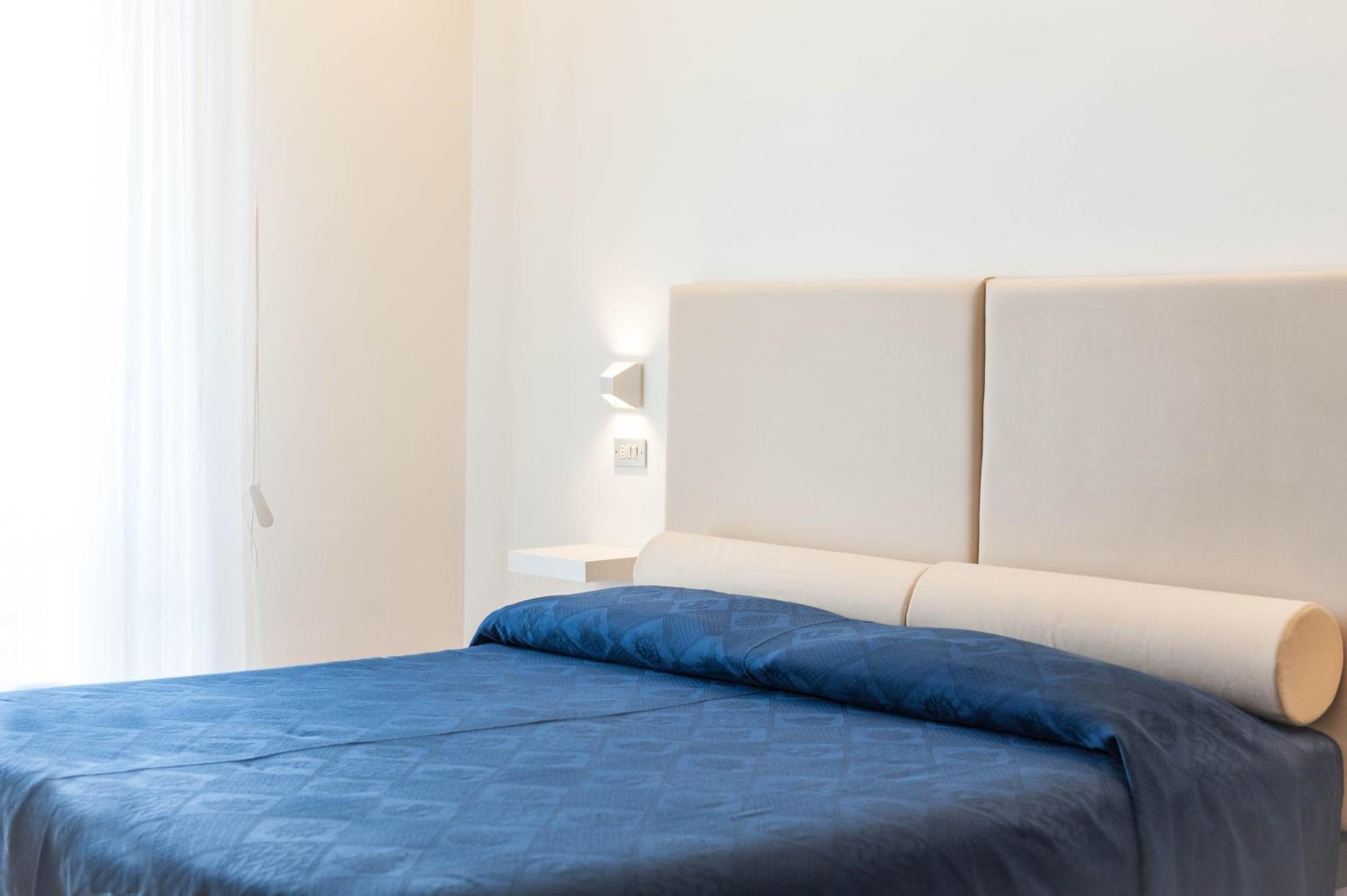 Double Room with Partial Sea View - Photo 11