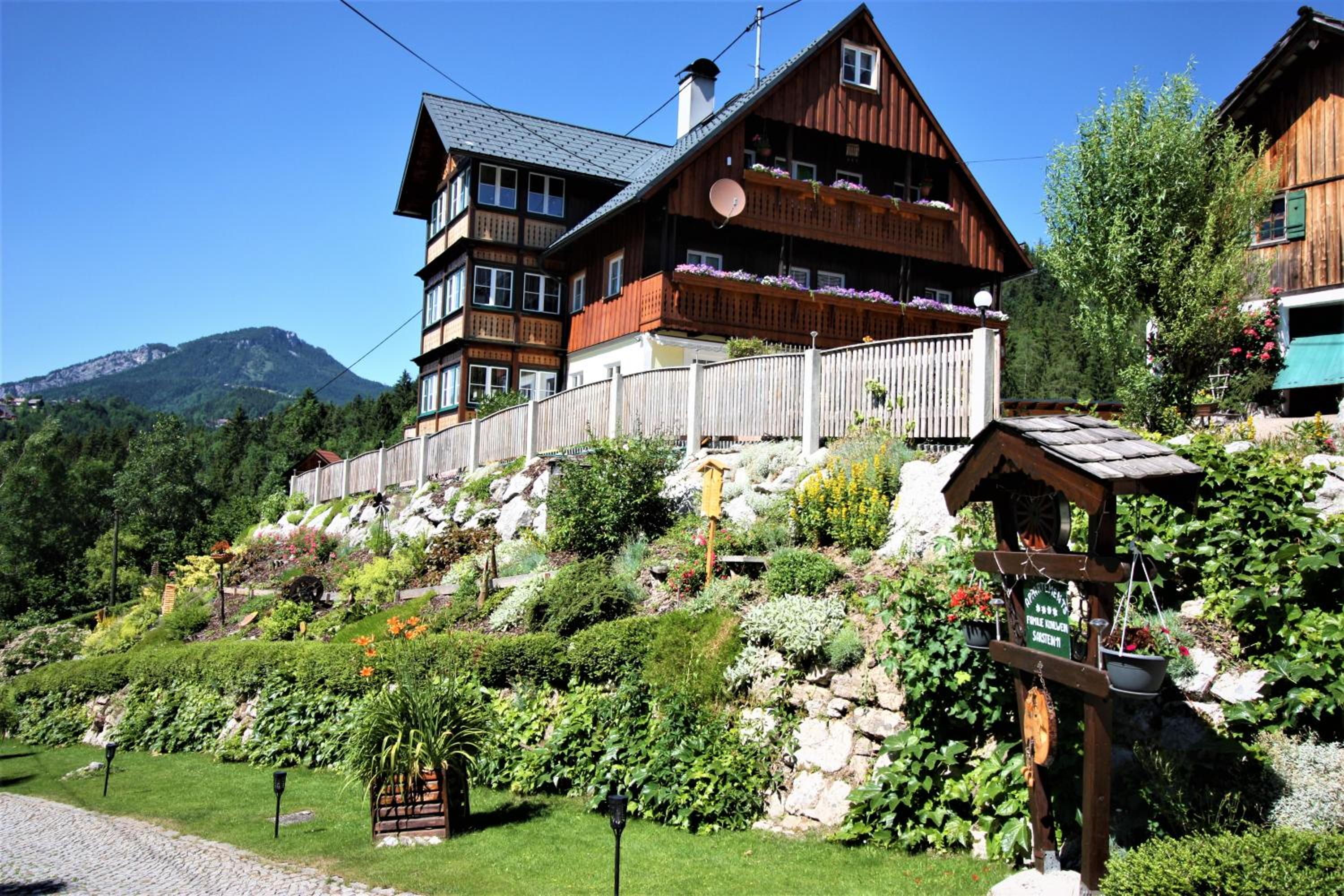 Apartment with Mountain View photo 2