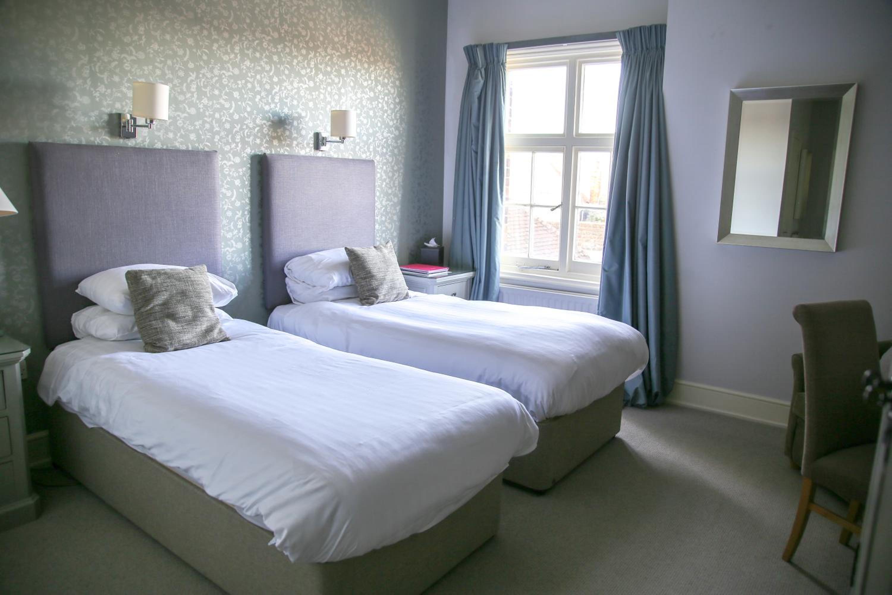 Standard Double or Twin Room - Photo 5