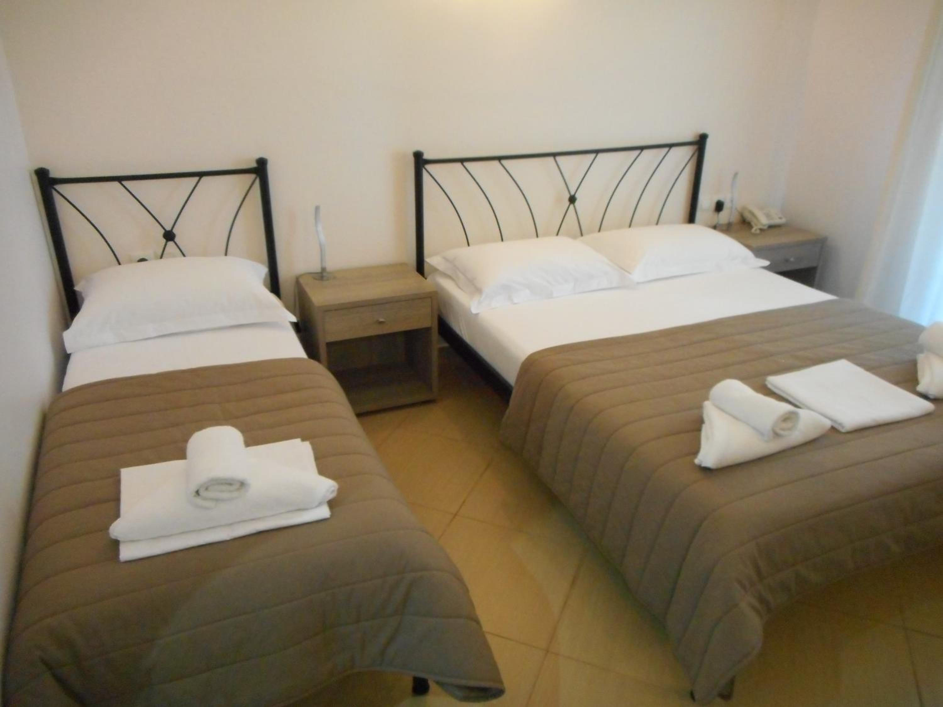 Triple Room - Photo 6