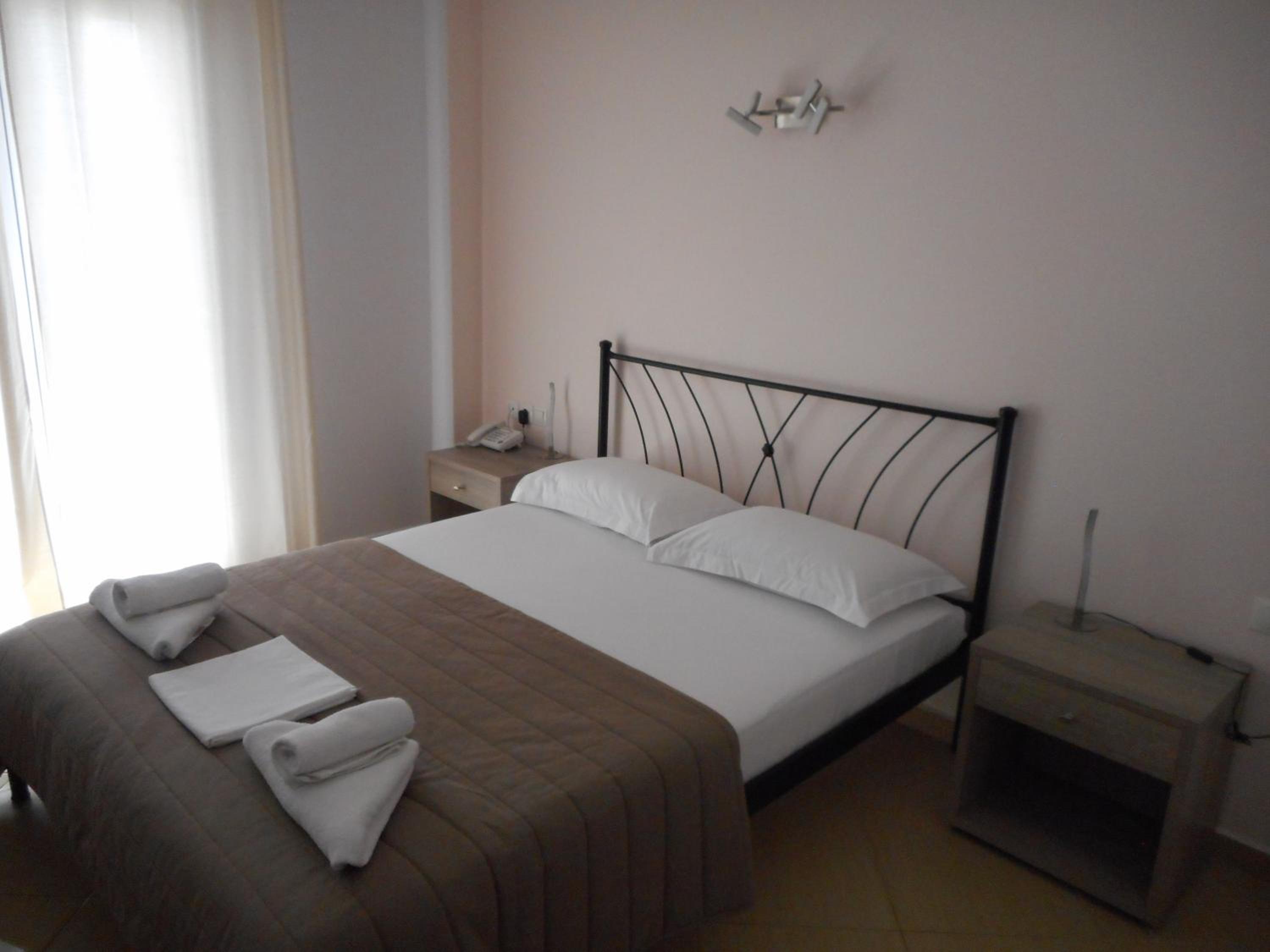 Double Room - Photo 5