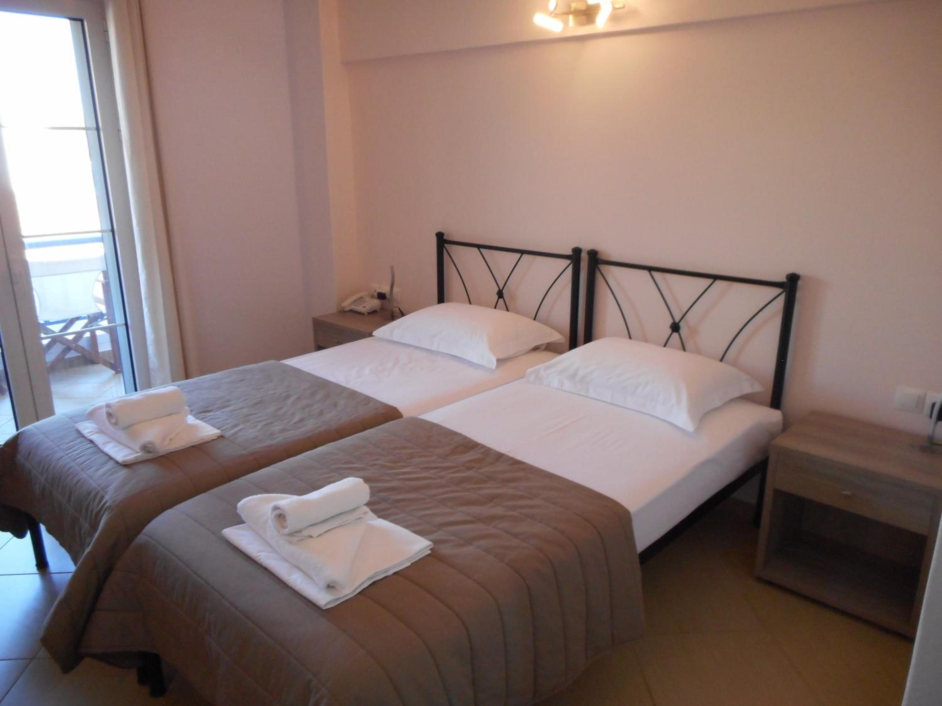 Twin Room - Photo 3