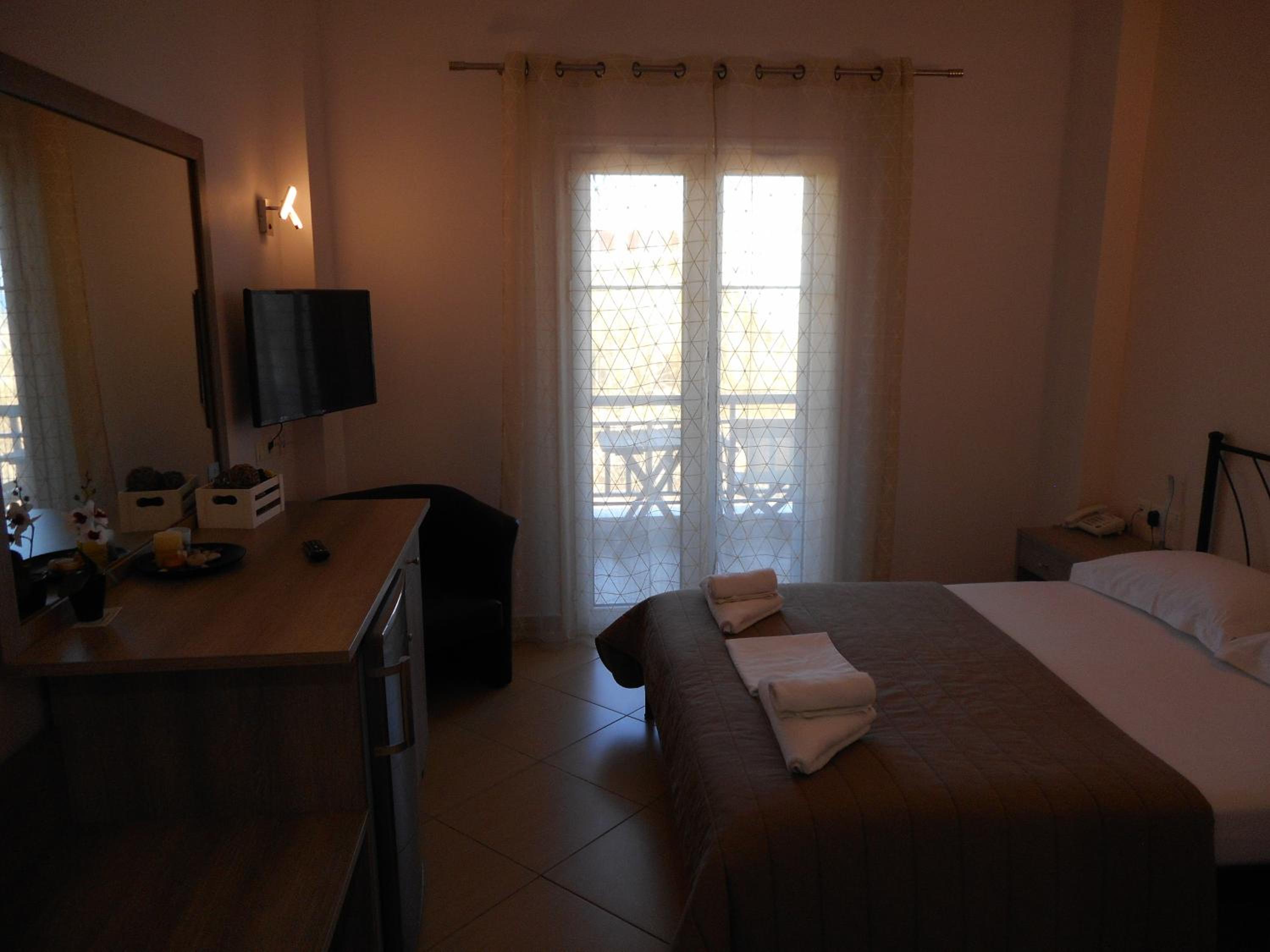 Double Room - Photo 6