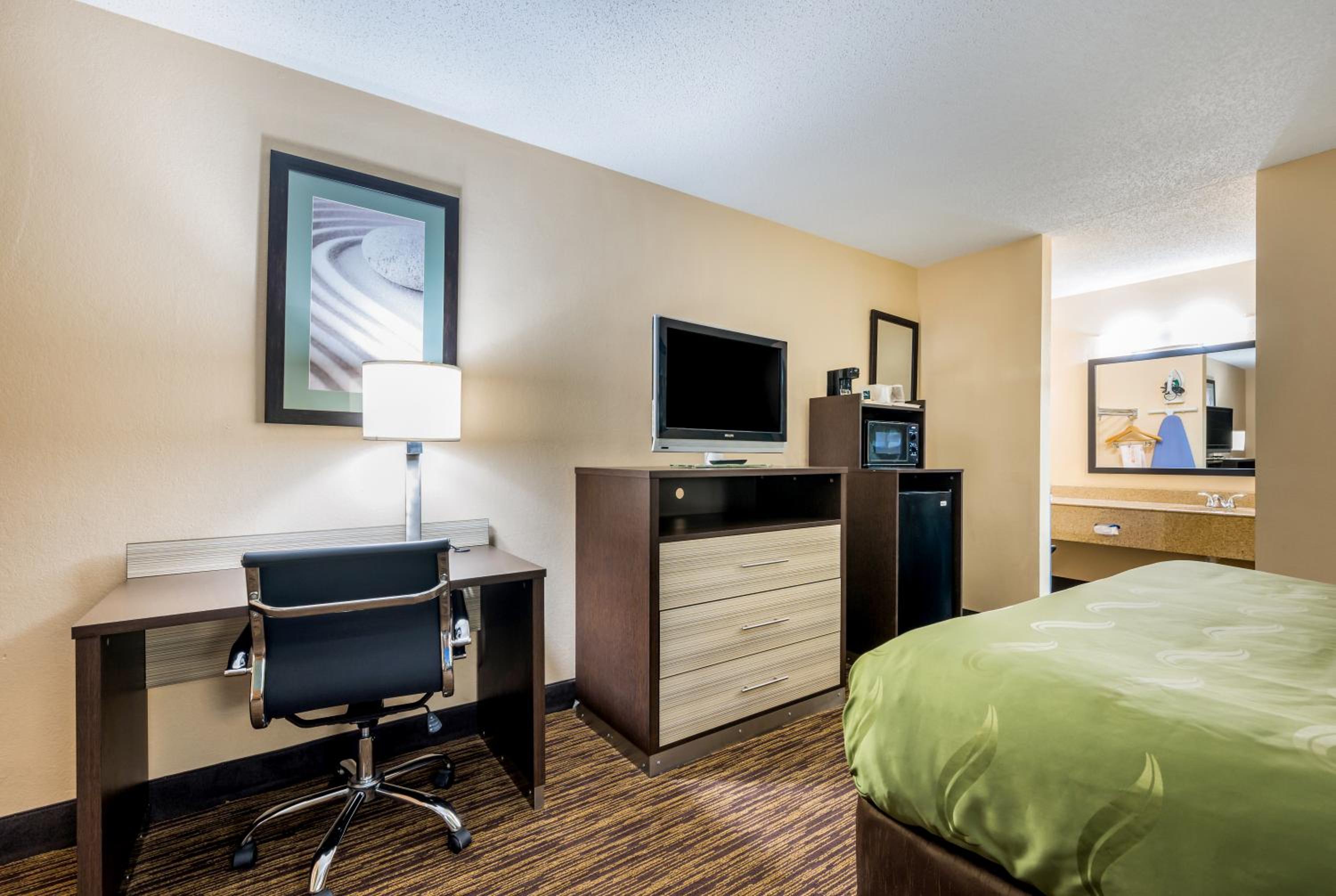 King Room - Non-Smoking - Photo 1