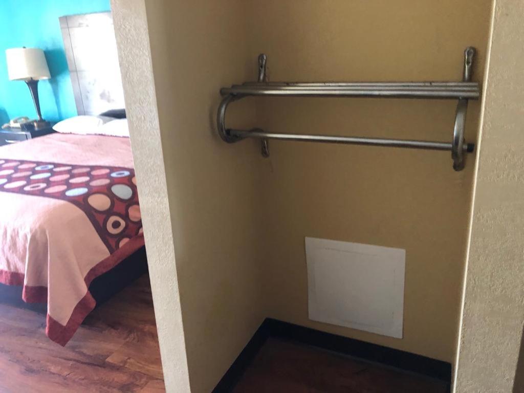 King Room - Disability Access photo 2