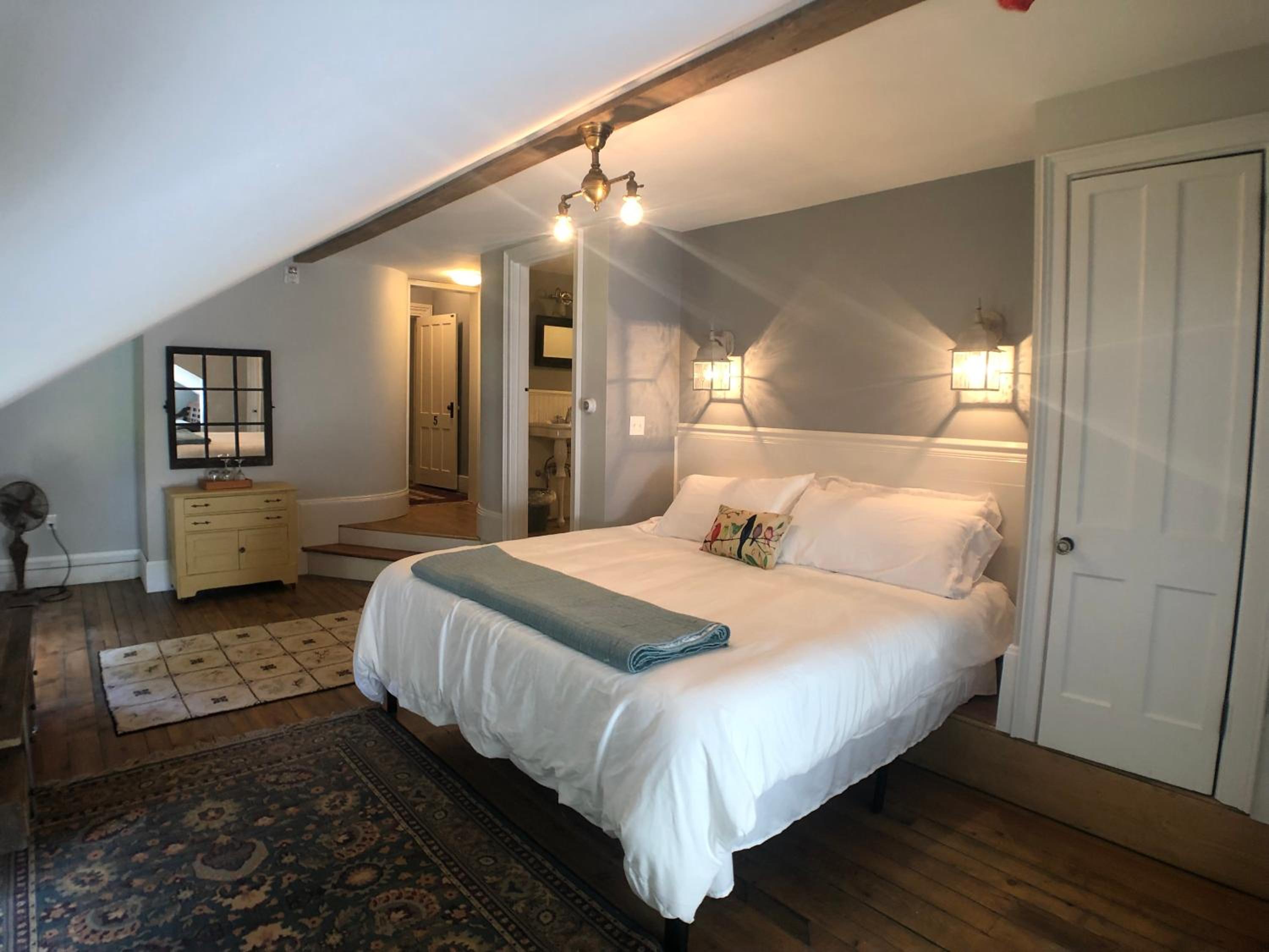 Deluxe King Room photo 1