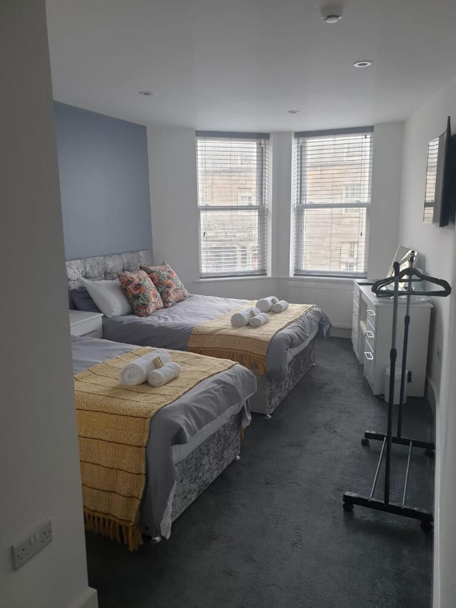 Double or Twin Room with Private Bathroom photo 3