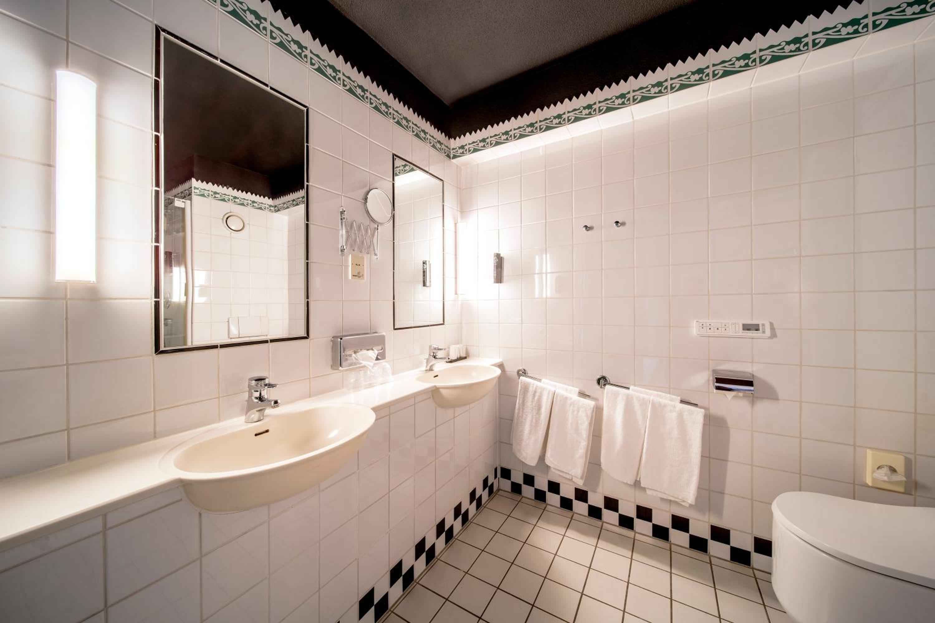 Suite - Photo 6