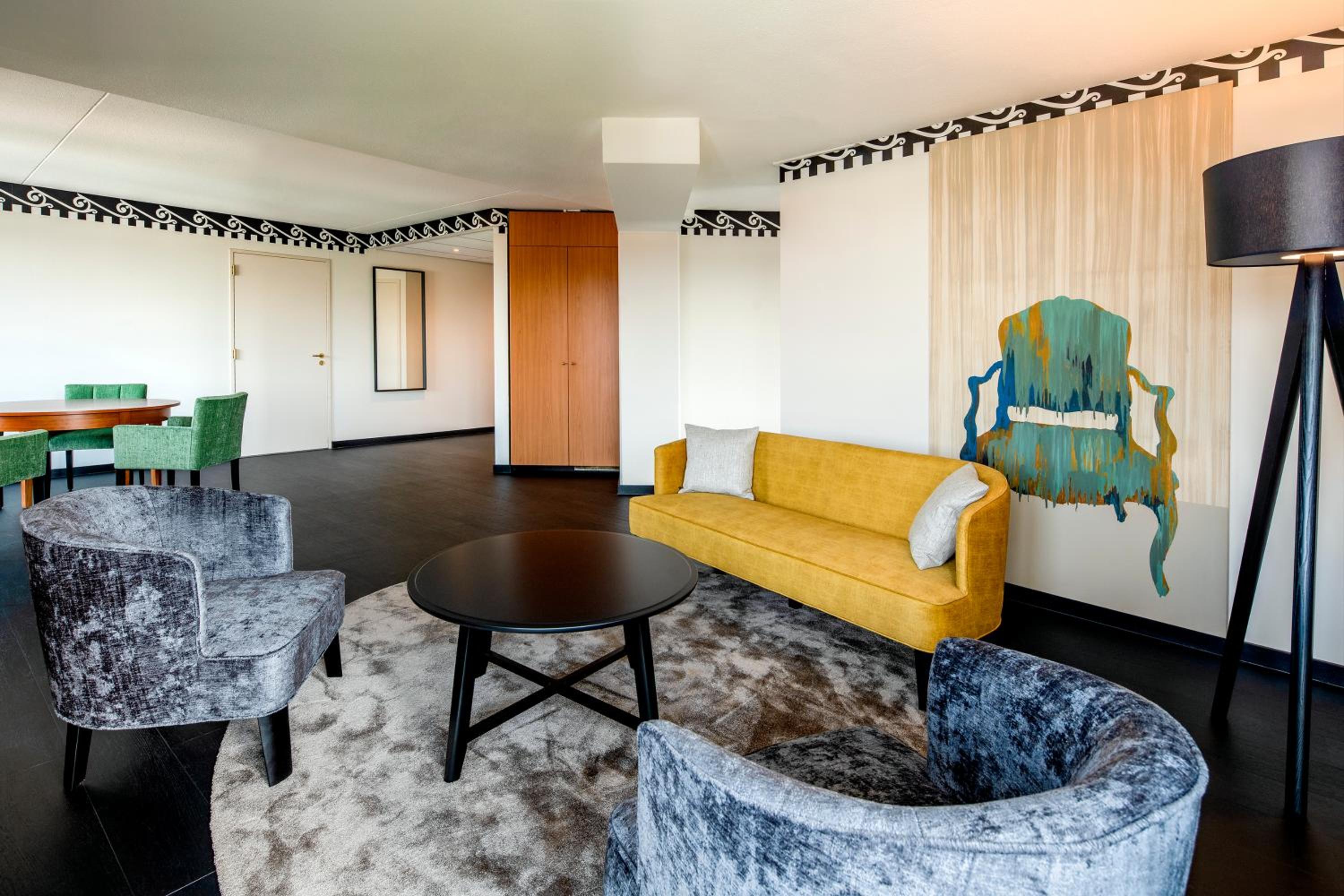 Suite - Photo 4