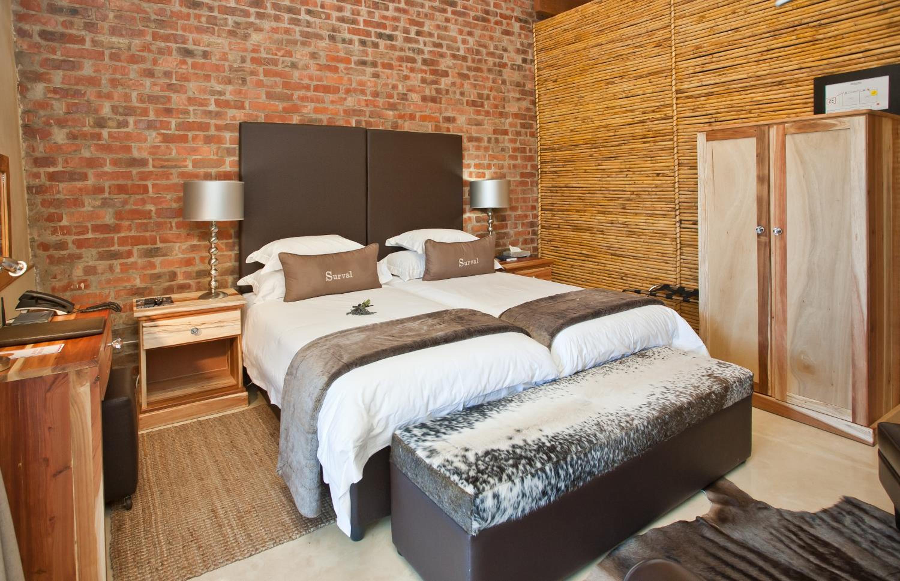 Standard King or Twin Room with Mountain View photo 3