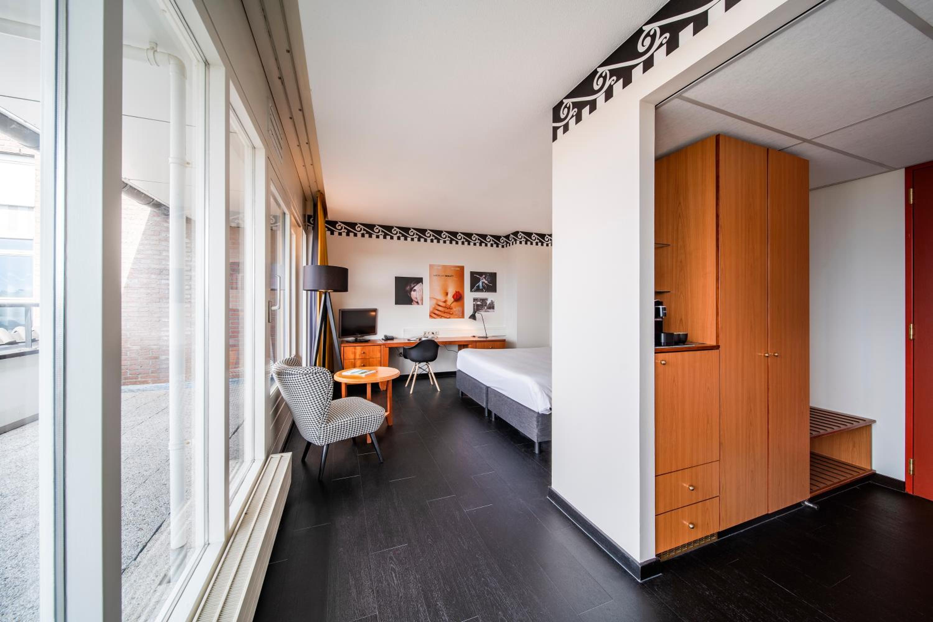 Penthouse Room with Balcony - Photo 4