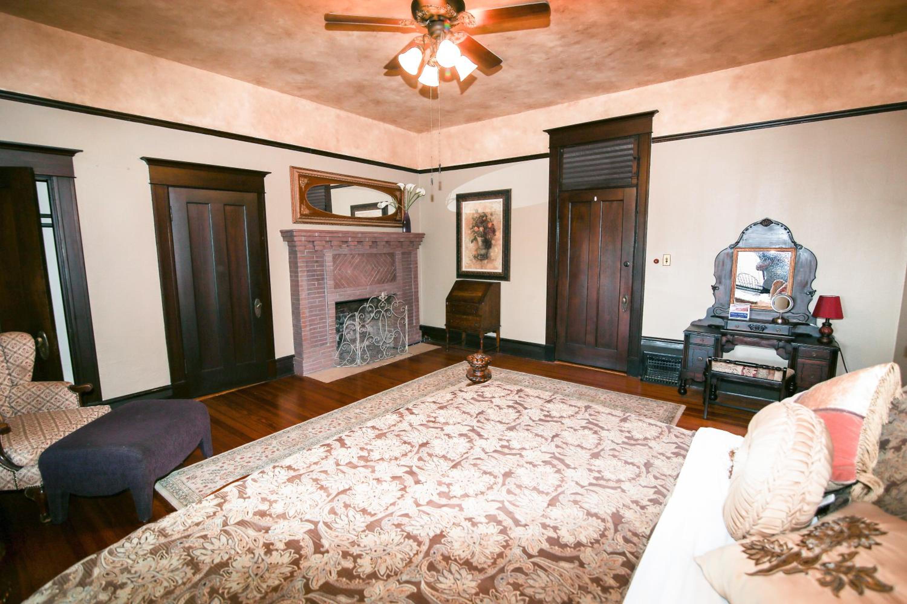 King Suite - Photo 5