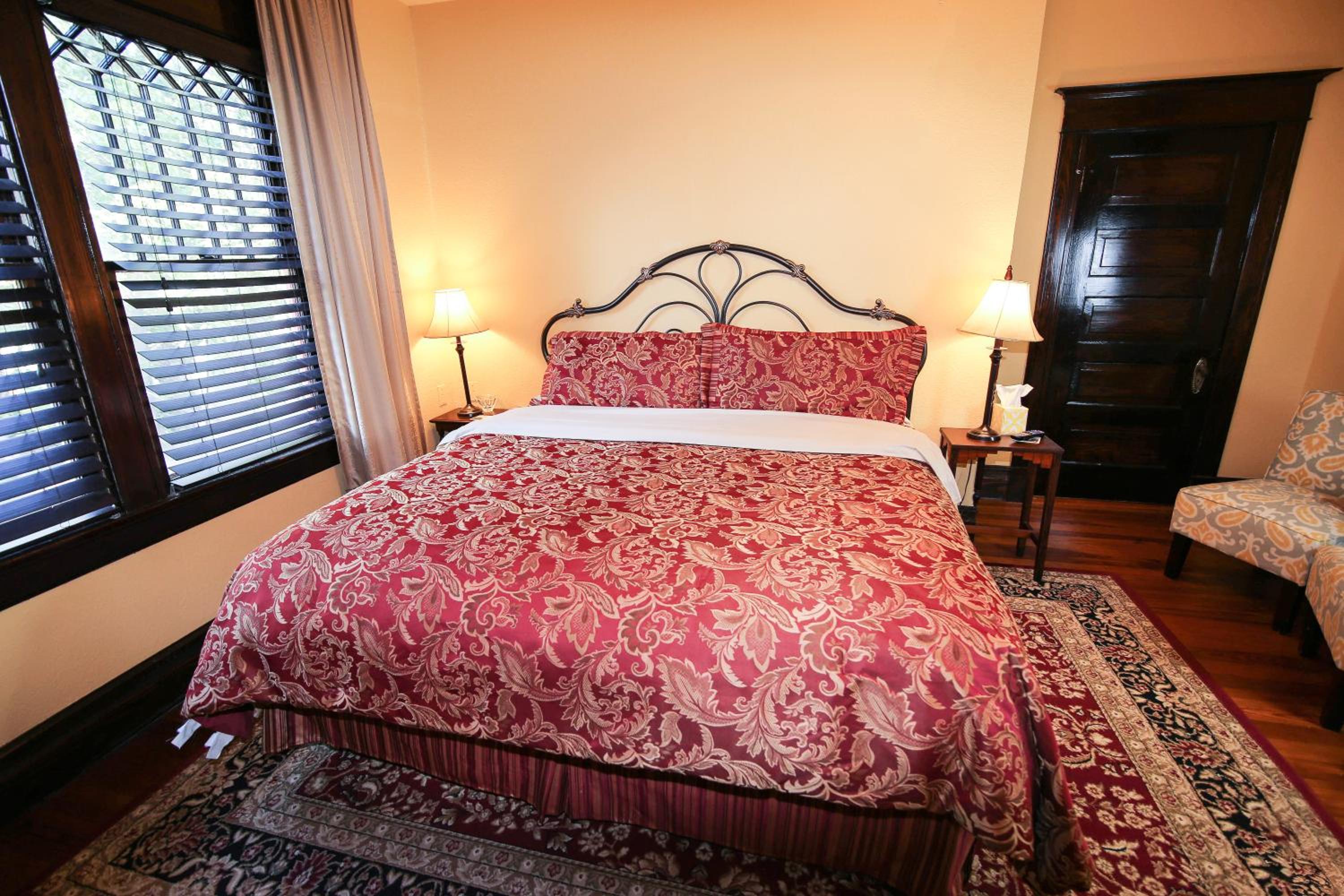 King Room with Garden View - Photo 4