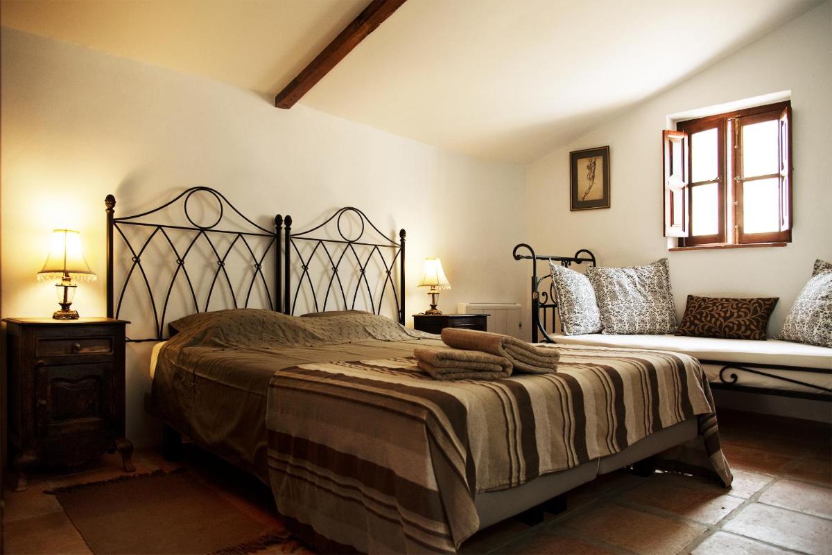 Large Double or Twin Room photo 3