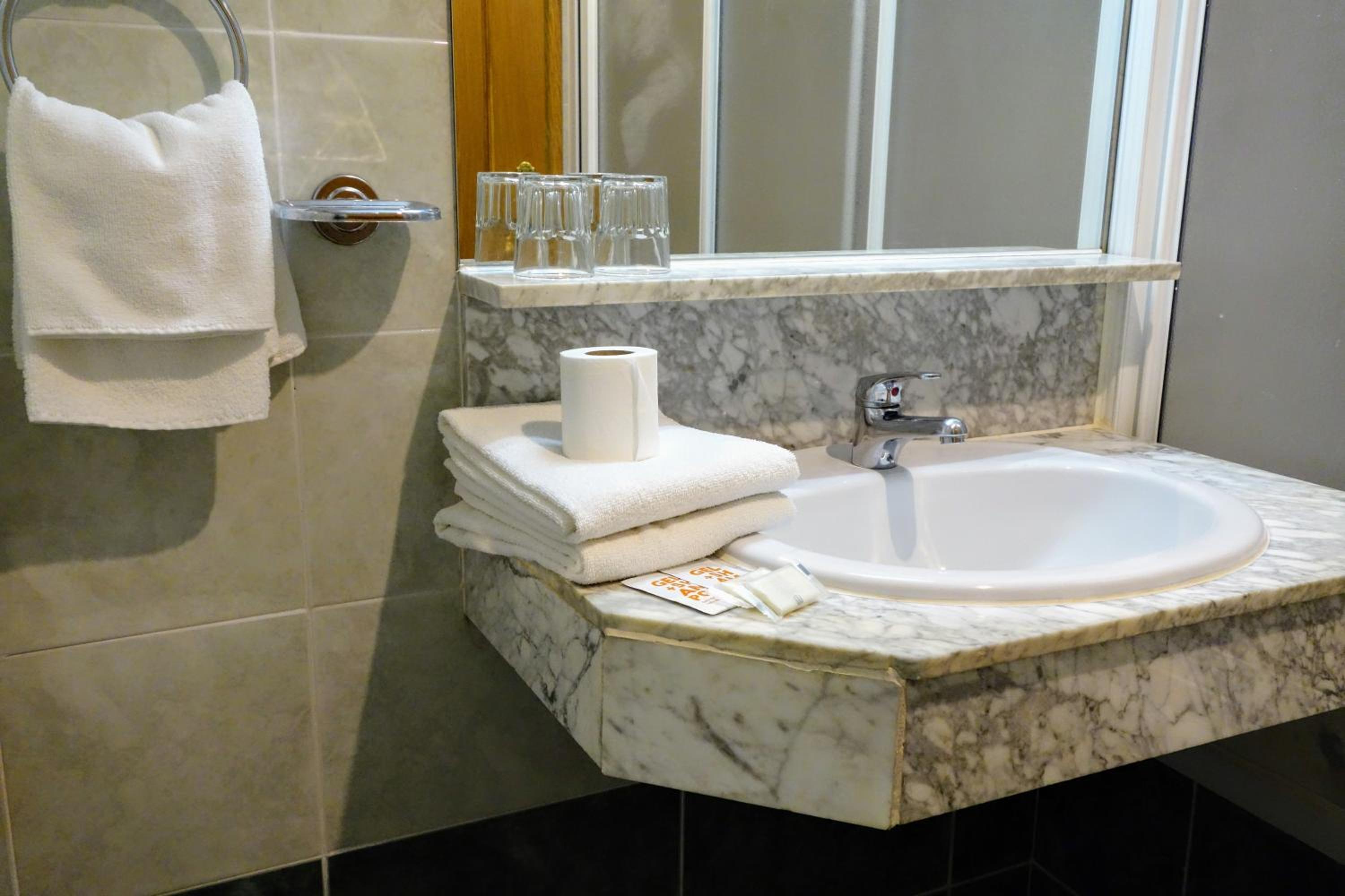 Double Room - Photo 8