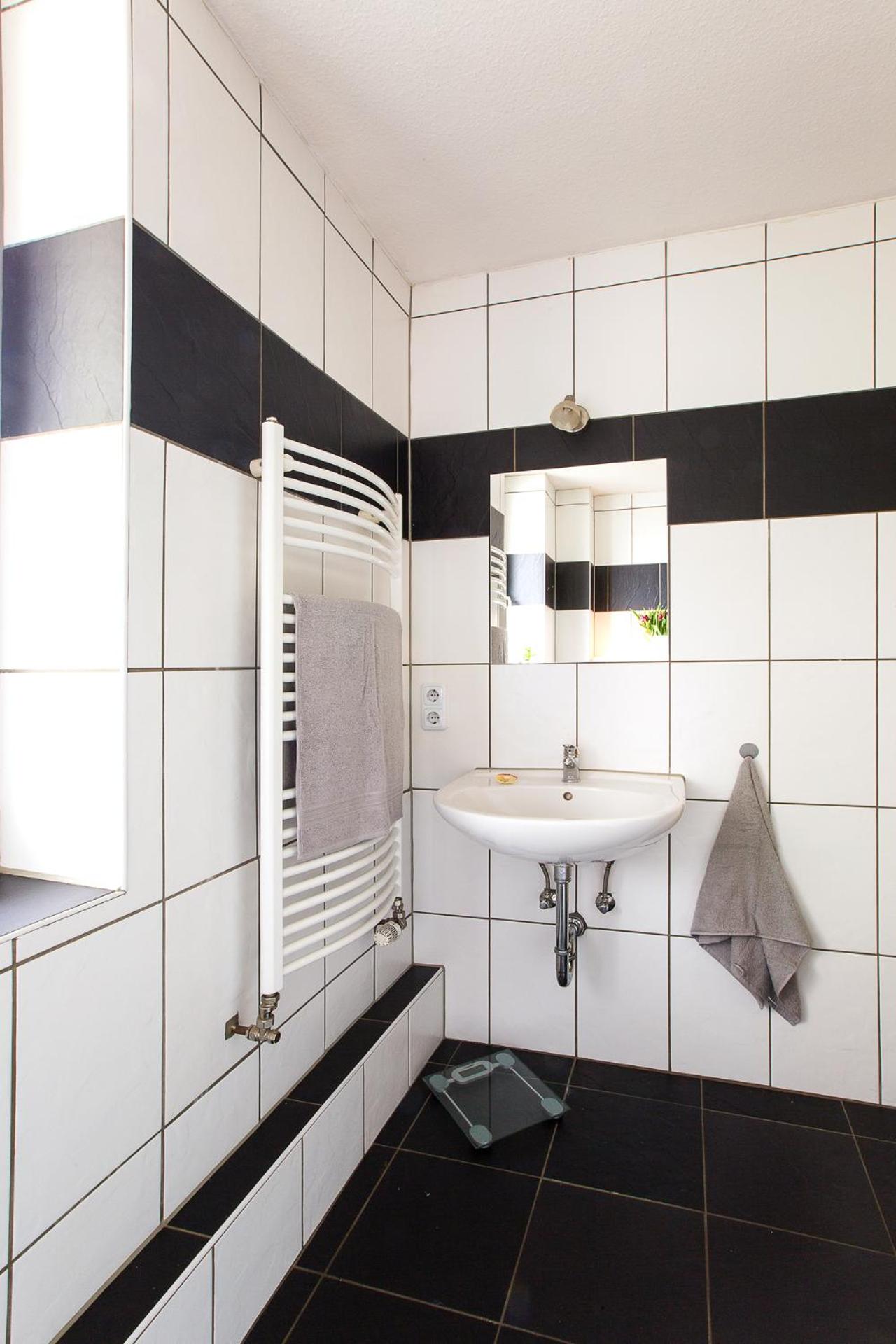 One-Bedroom Apartment - Photo 6