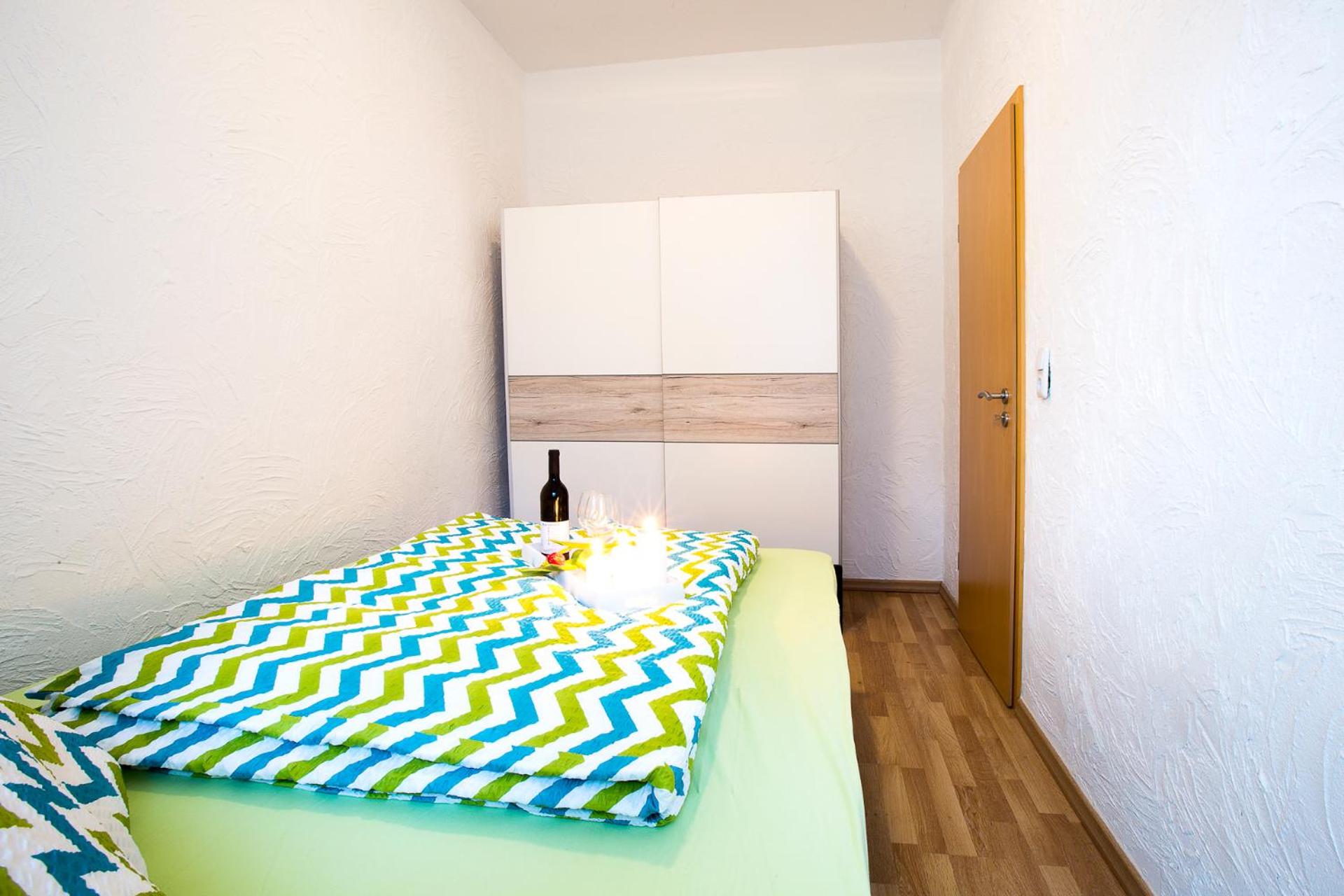 One-Bedroom Apartment - Photo 2
