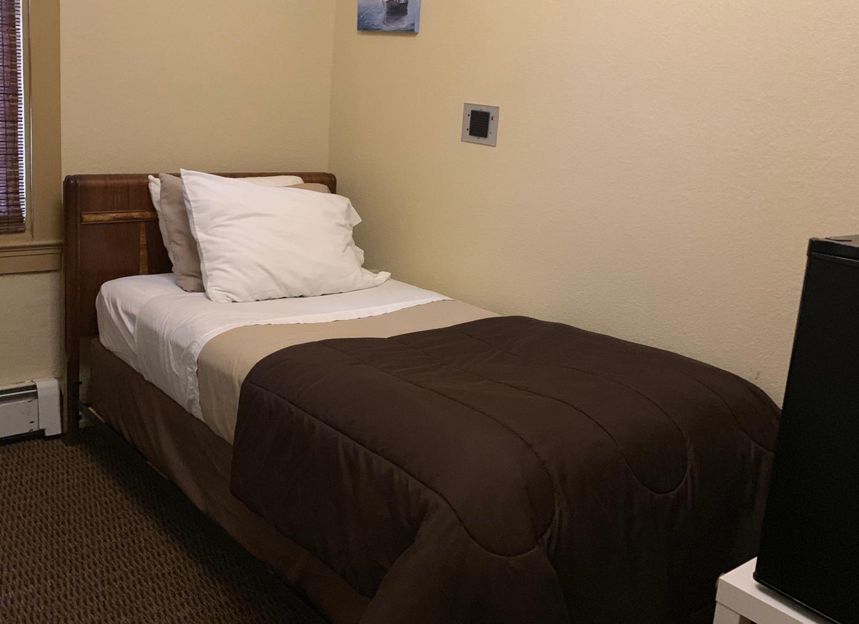 Standard Twin Room photo 2
