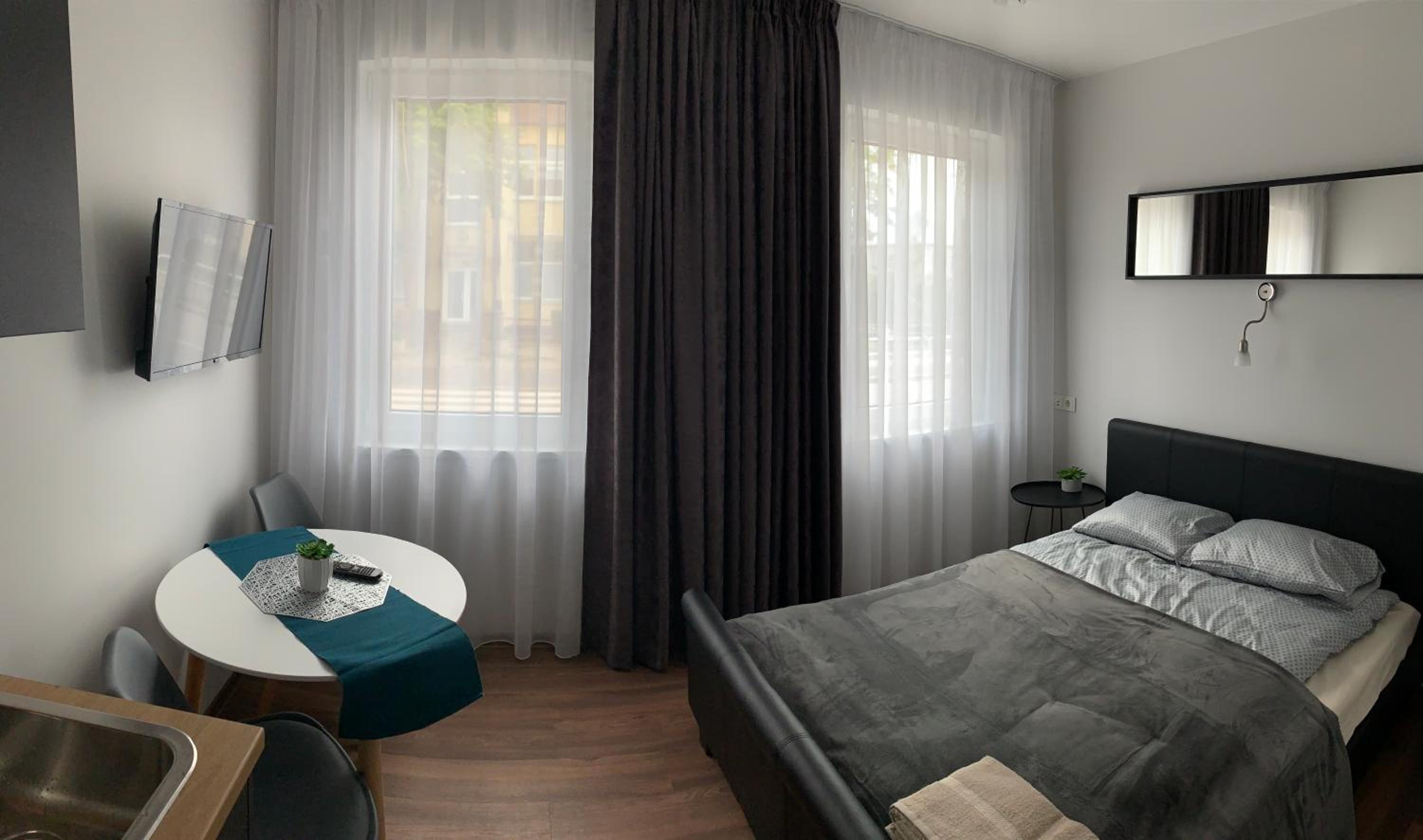 Studio Apartment - Photo 2