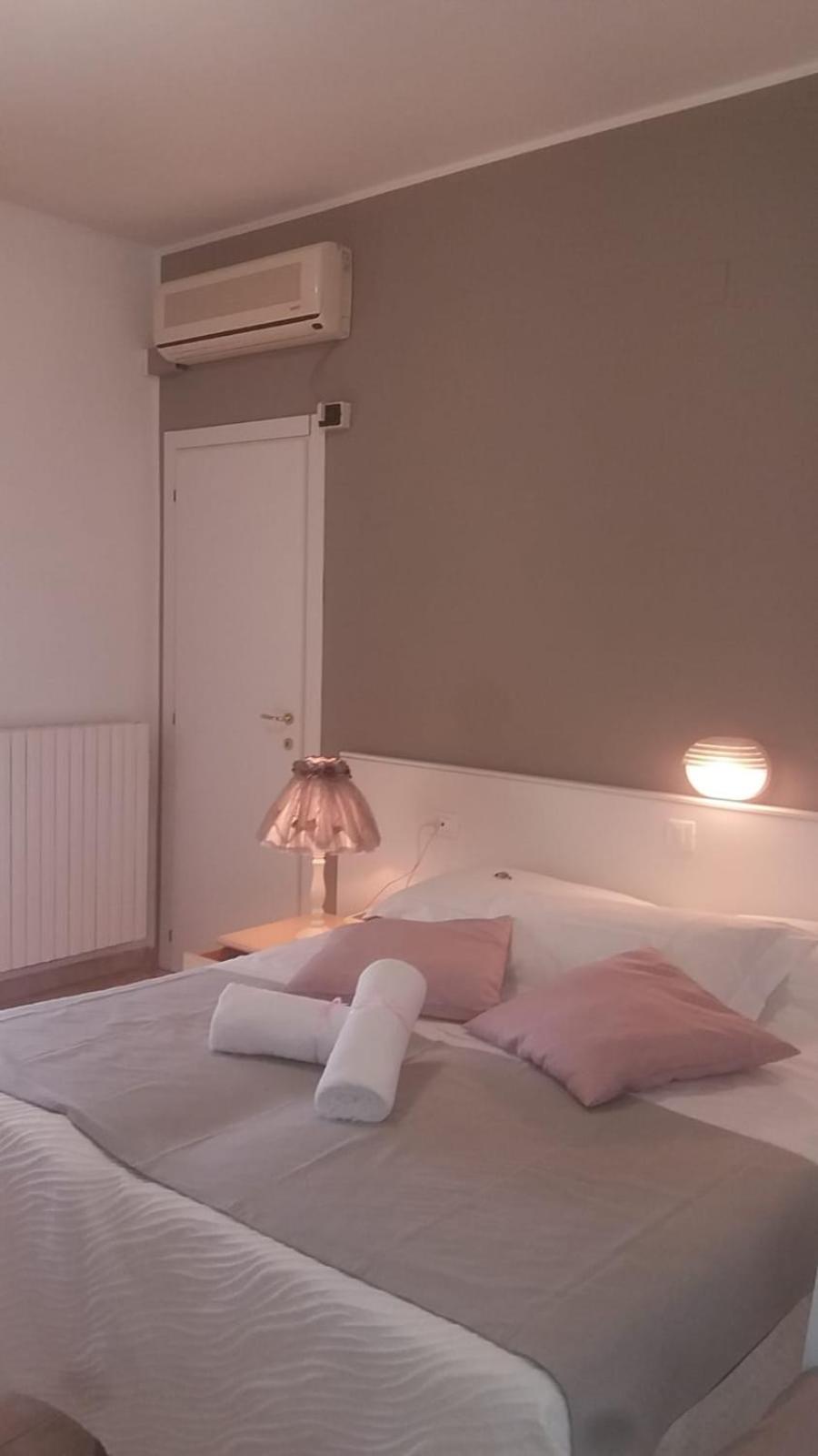 Double Room - Photo 15