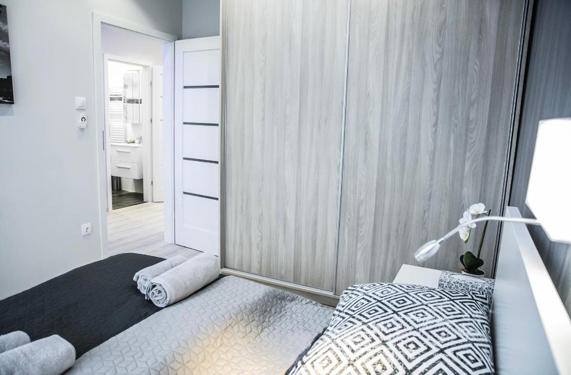 One-Bedroom Apartment - Photo 7