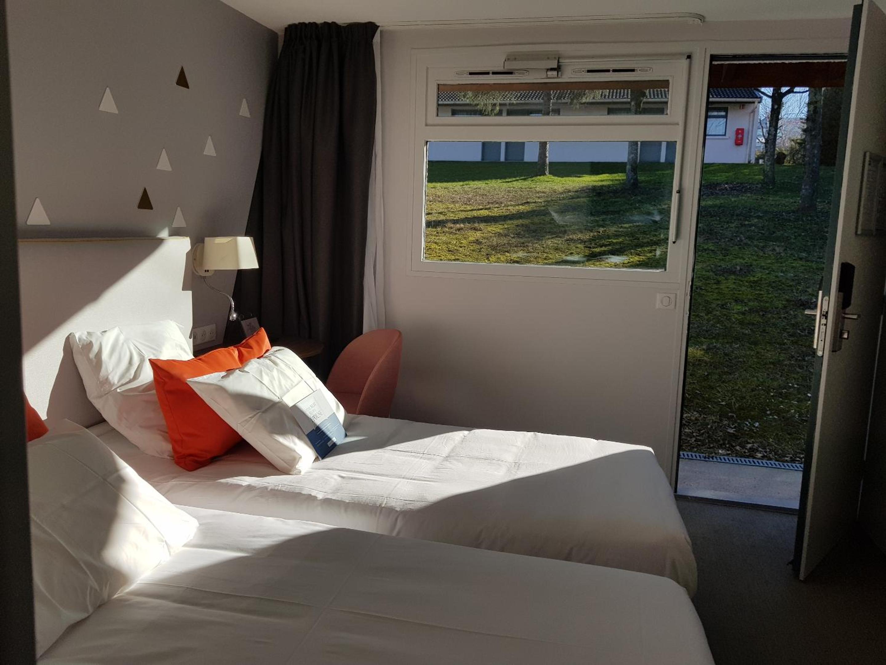 2 Single Beds - Superior Room