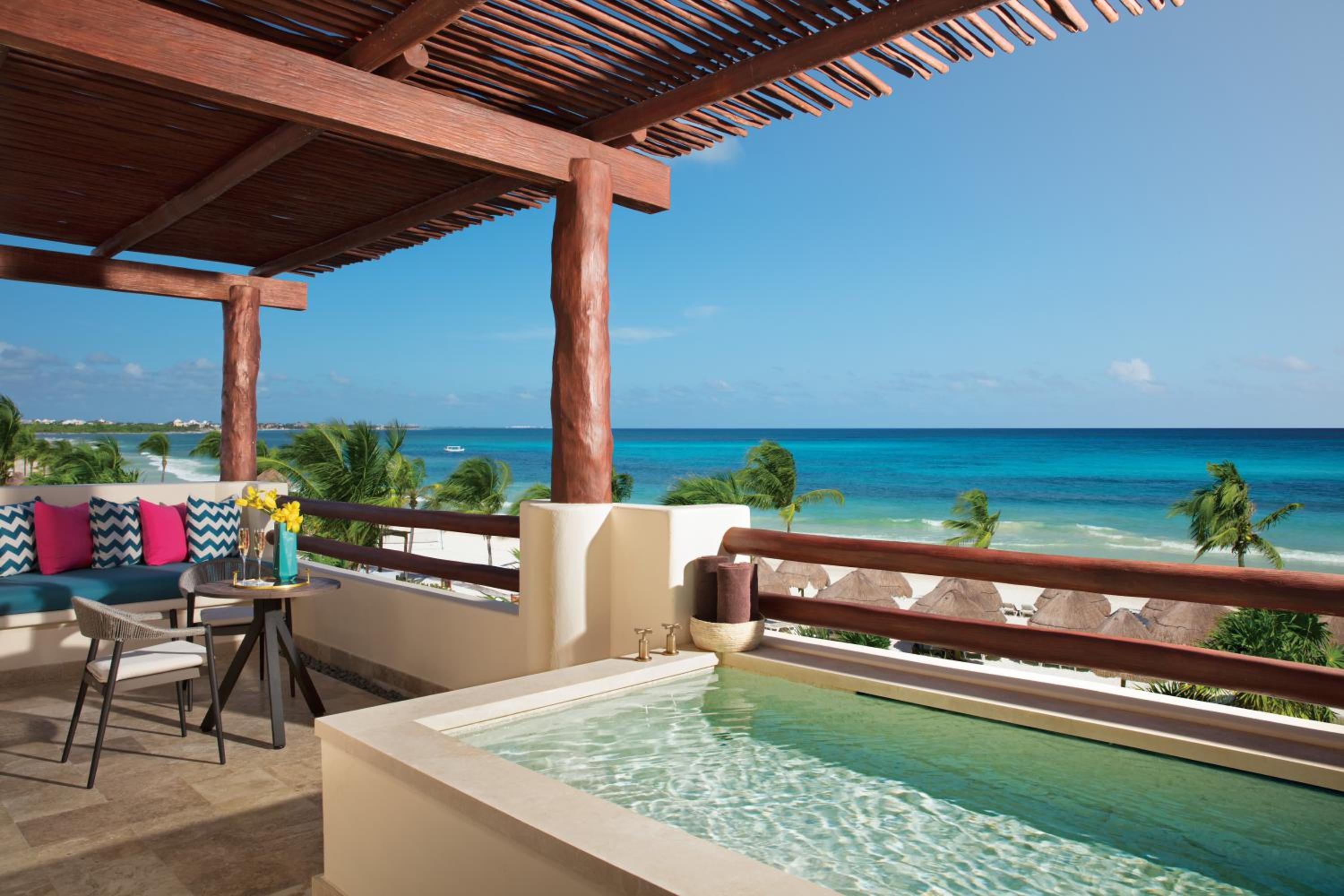 Preferred Club Honeymoon Suite thumbnail 5
