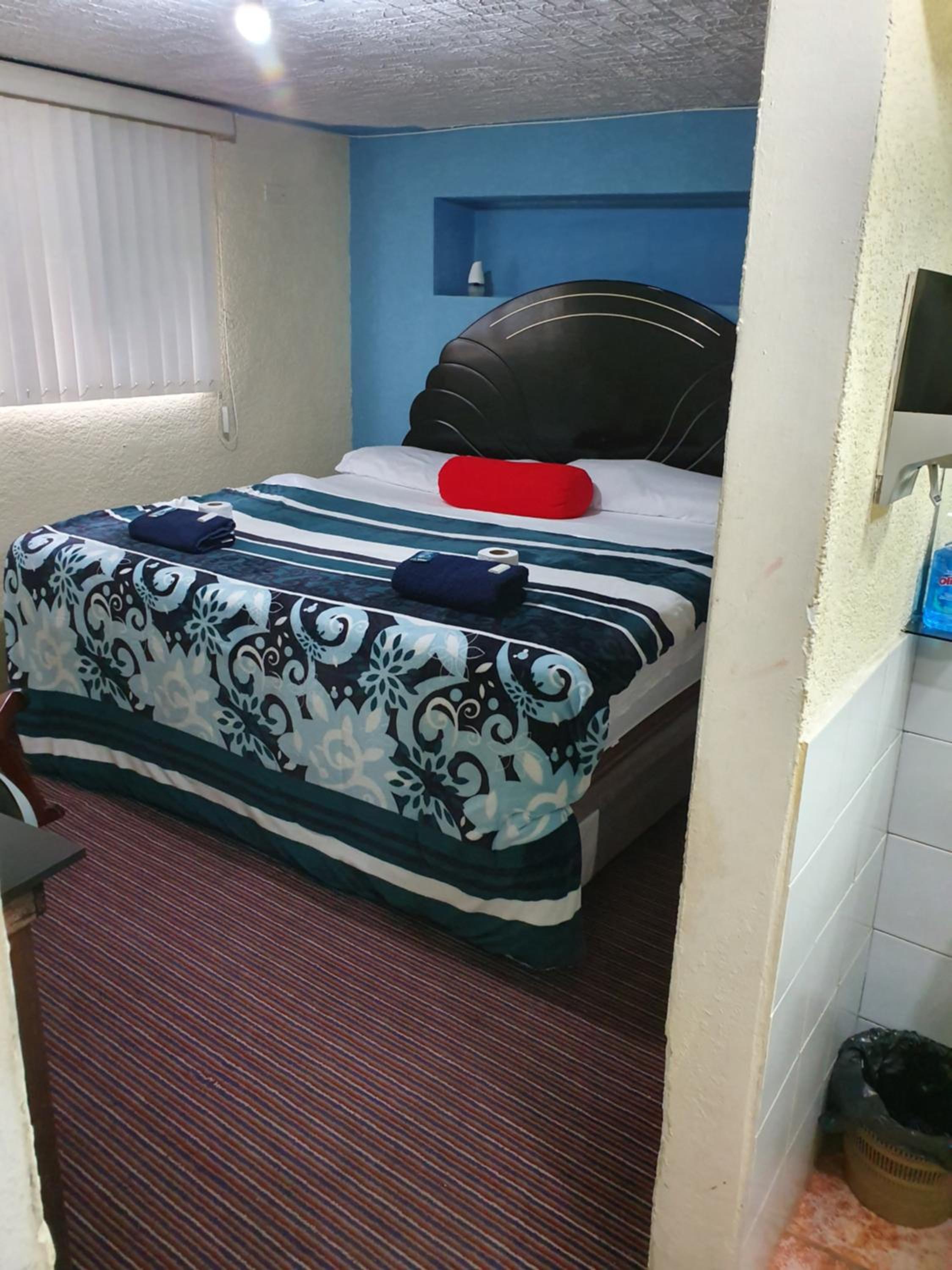 Queen Room photo 1