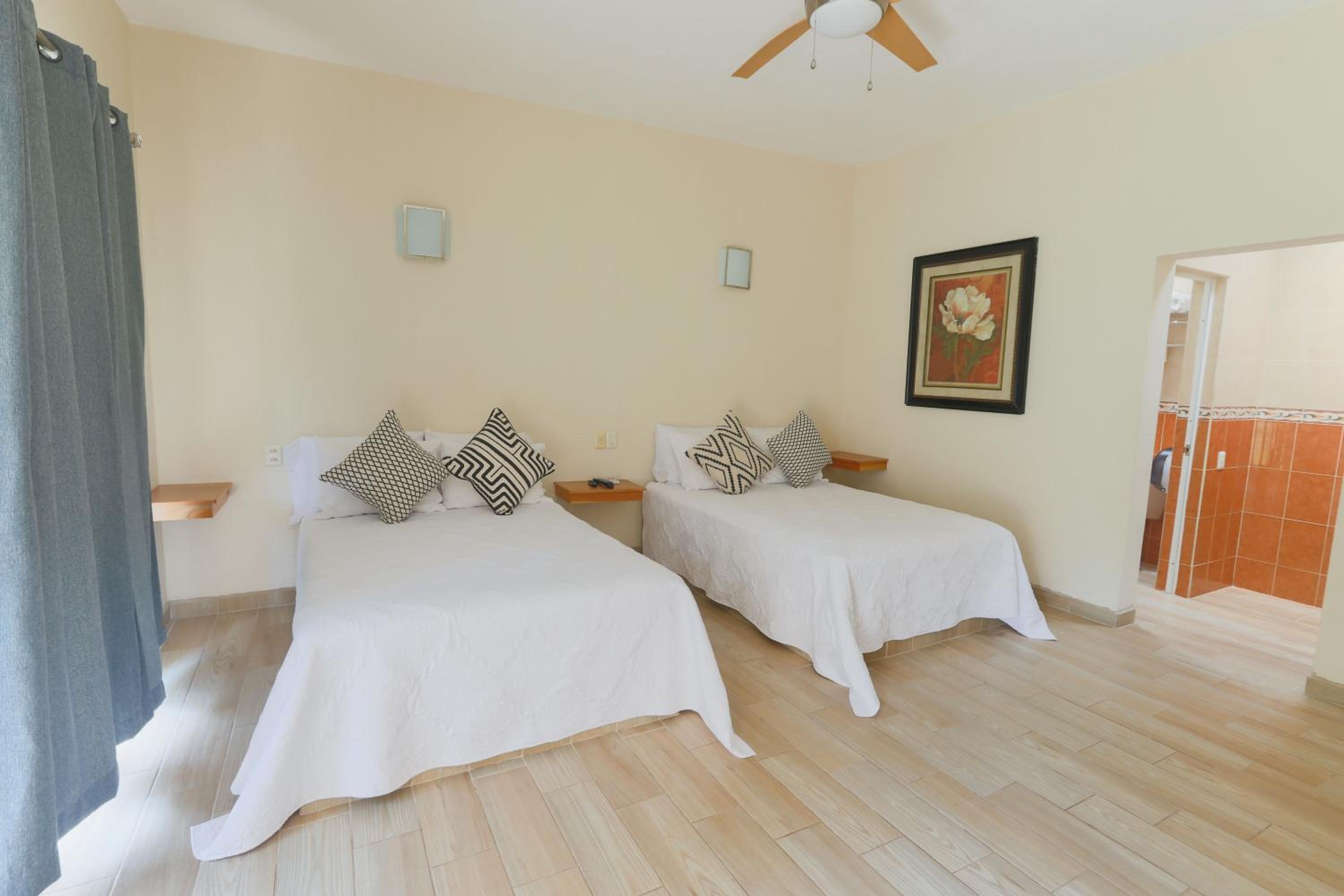 Twin Room with Balcony - Photo 1
