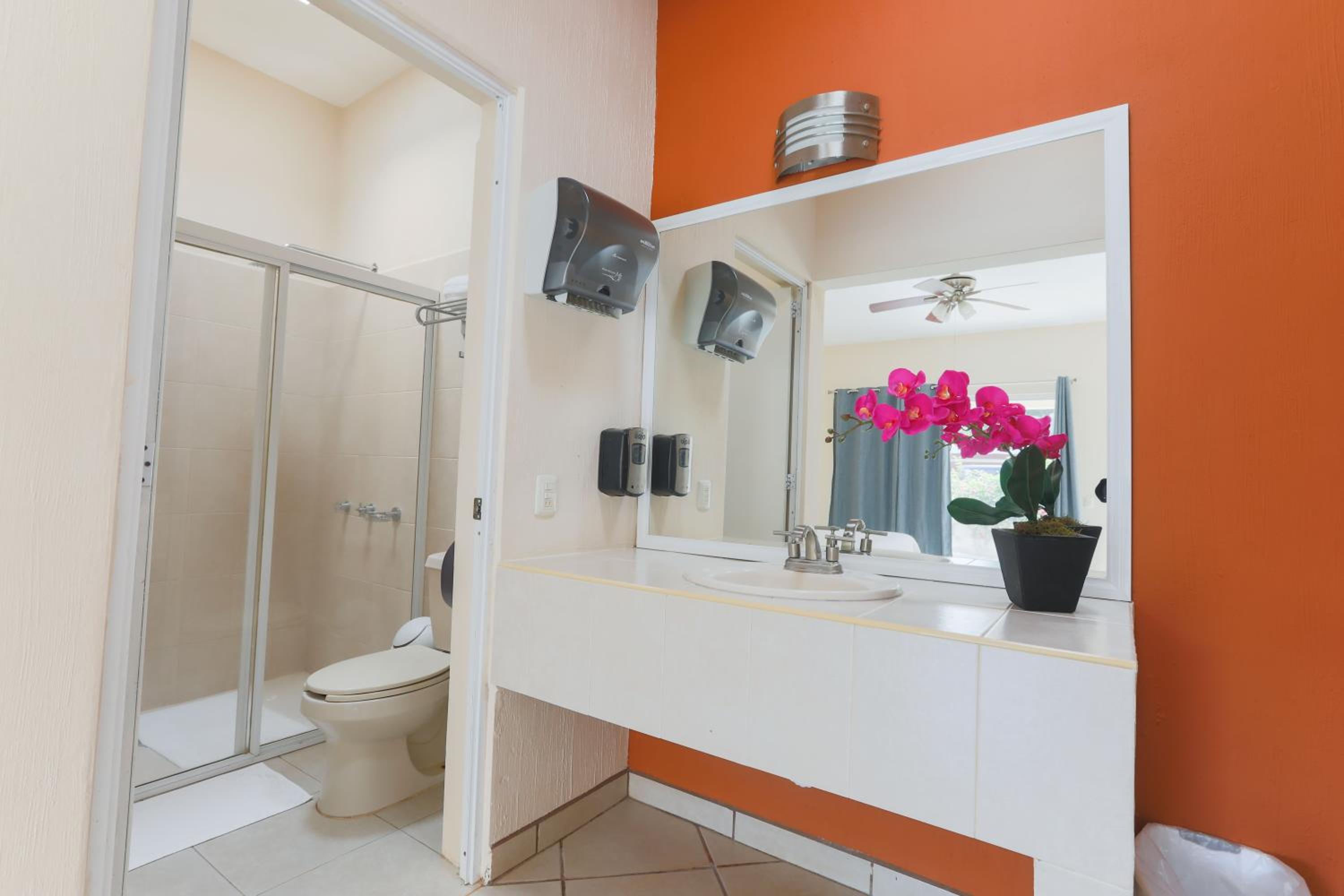 Twin Room with Balcony - Photo 15