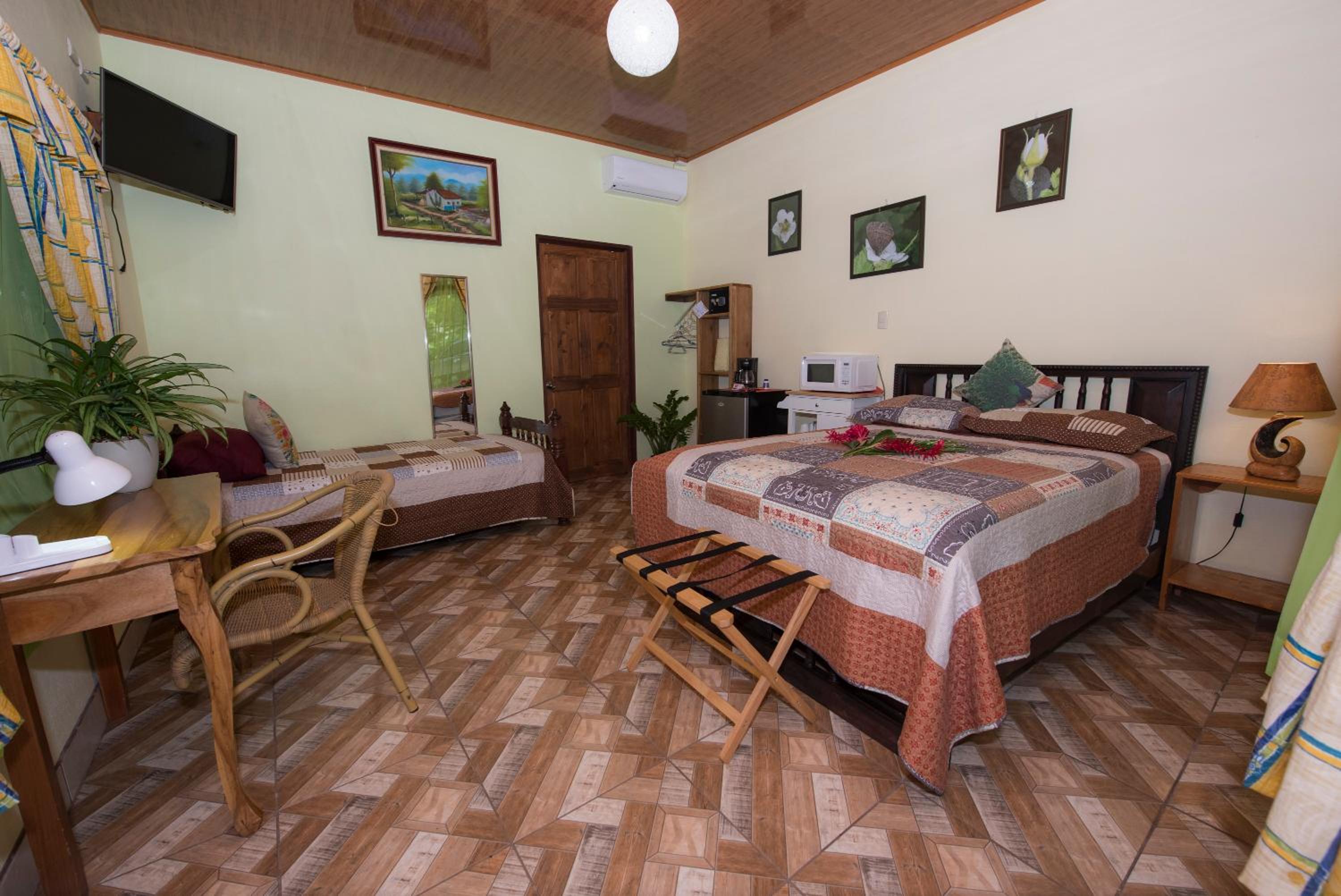Triple Room with Private Bathroom - Fully Equipped photo 2