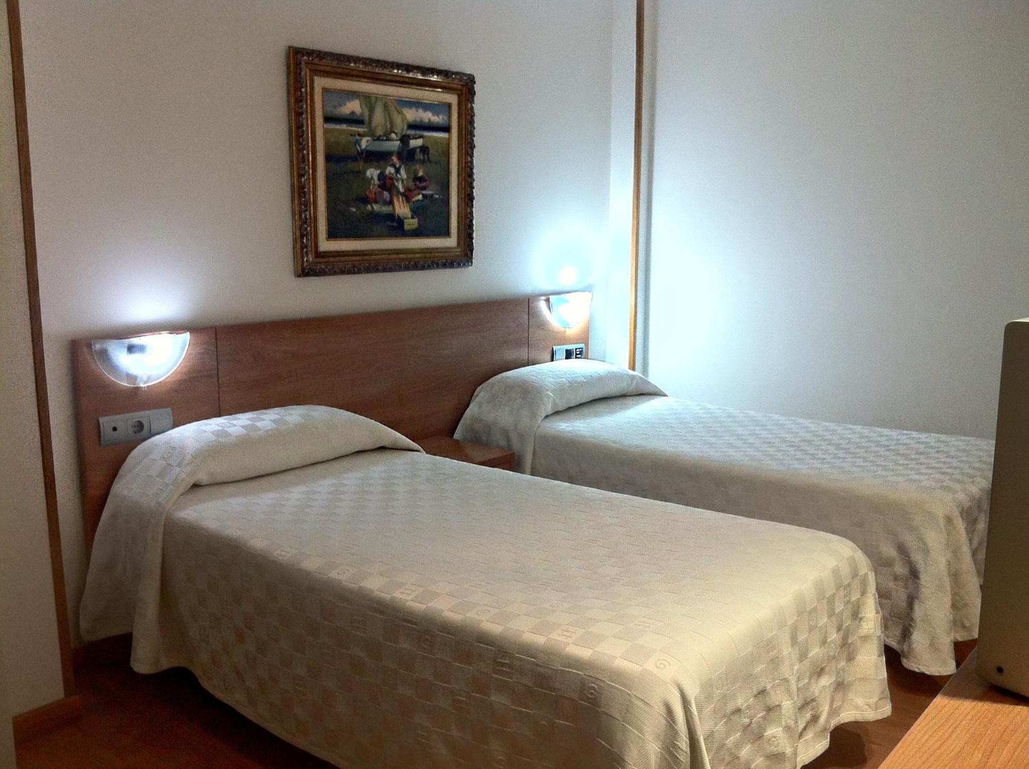 Double or Twin Room - Photo 7