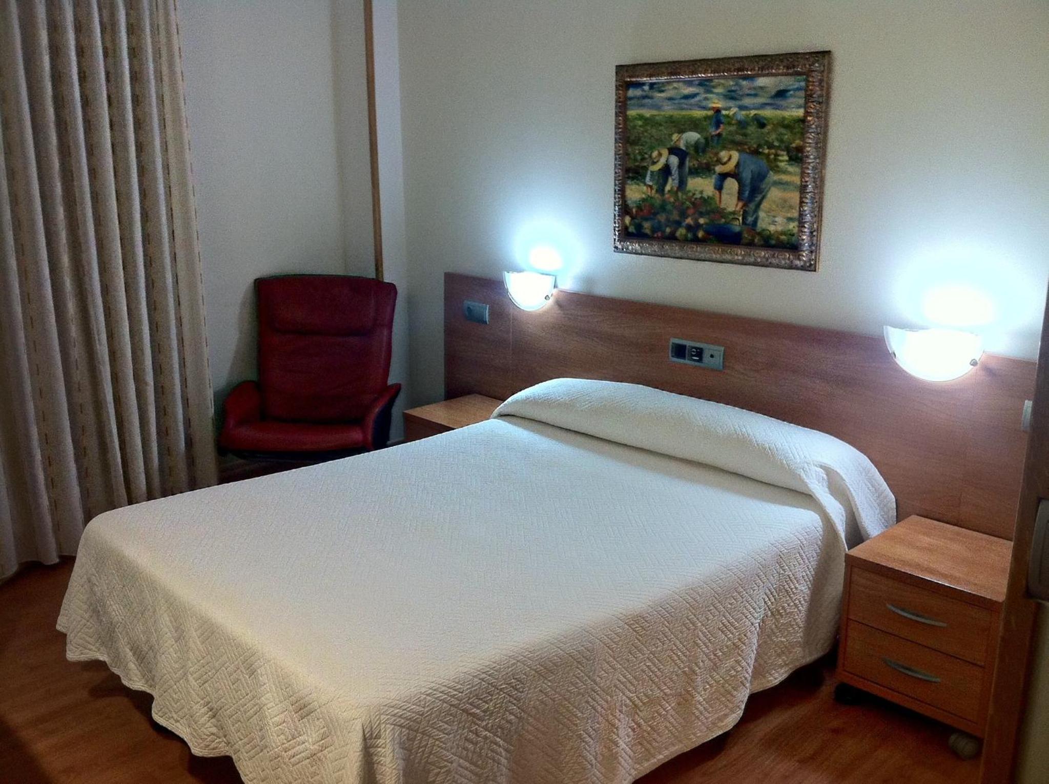 Double or Twin Room - Photo 4