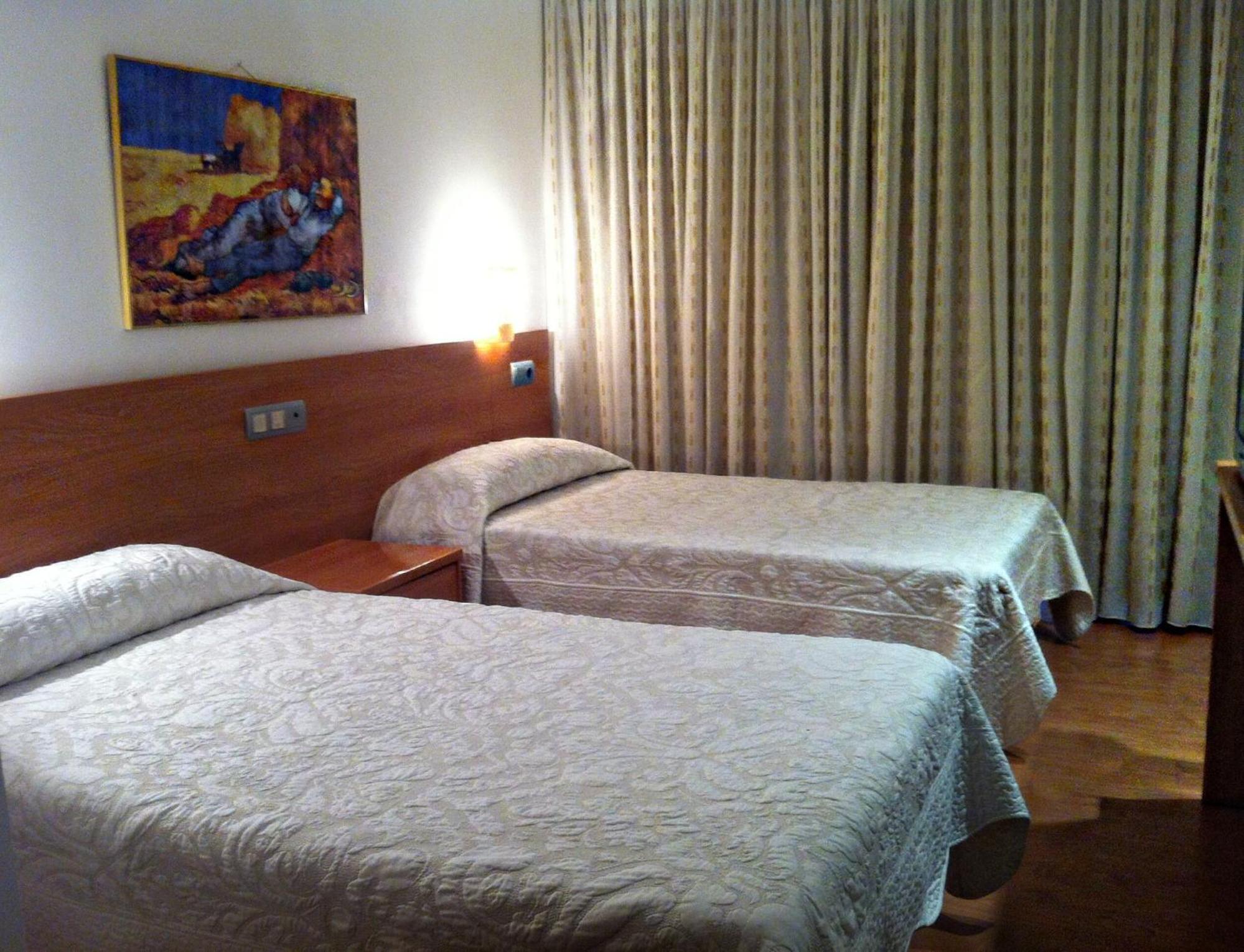 Double or Twin Room - Photo 11