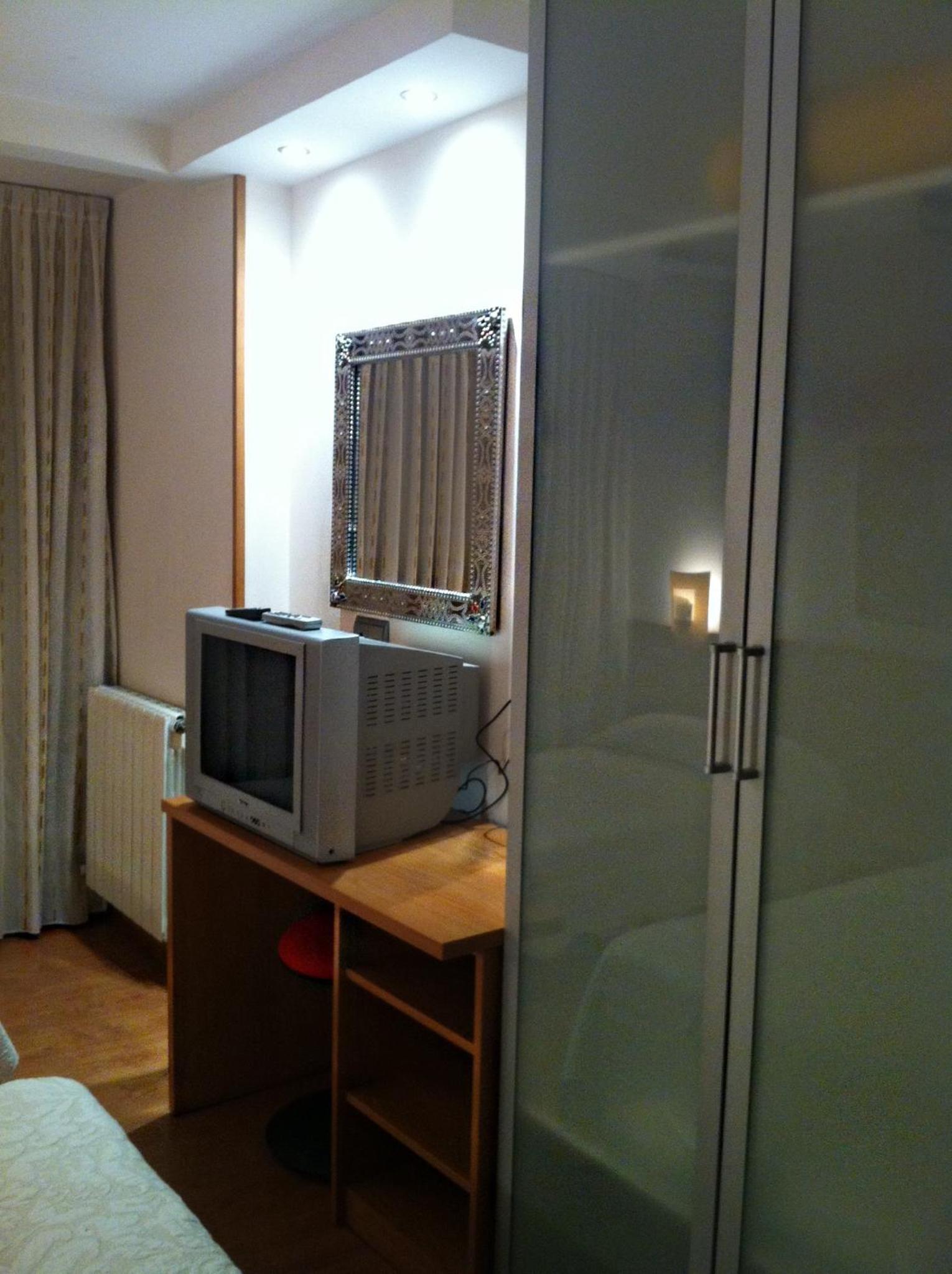 Double or Twin Room - Photo 2