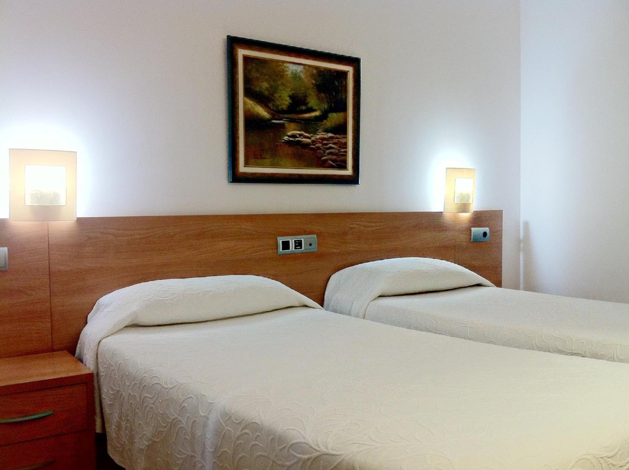 Double or Twin Room - Photo 12