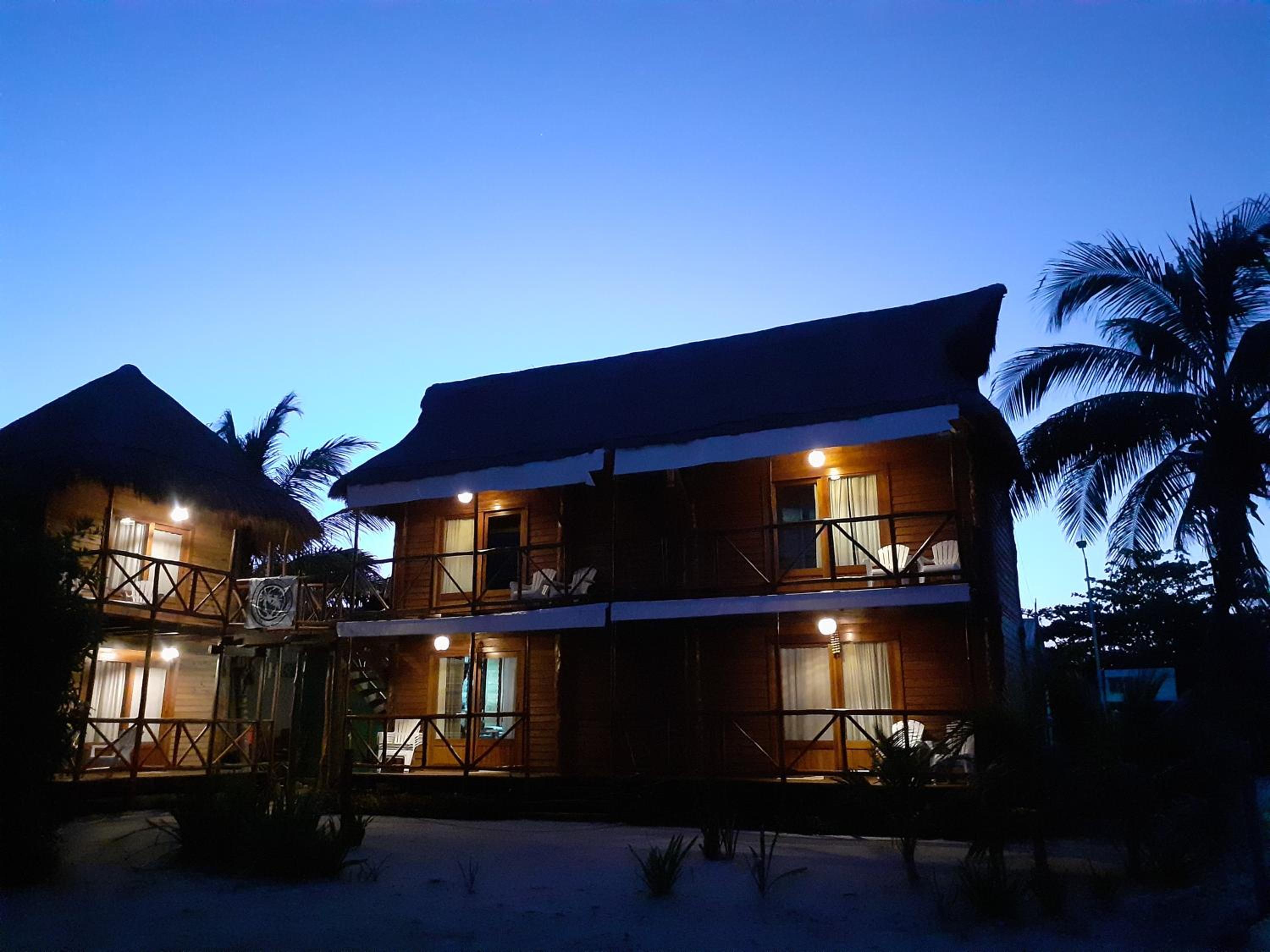 Quadruple Room with Sea View - Photo 12
