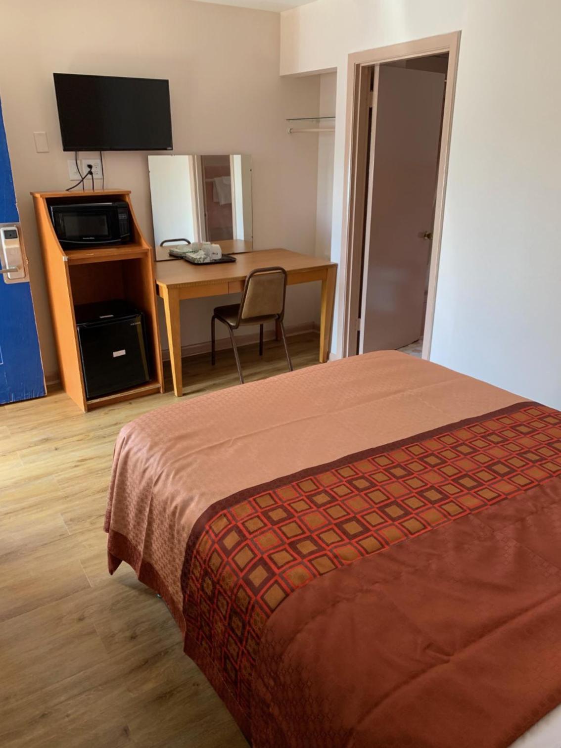 Standard Room - Non-Smoking photo 2